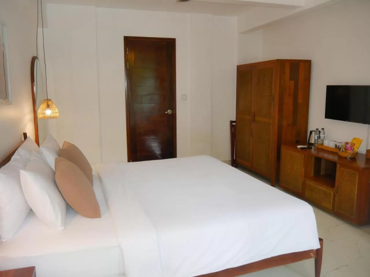 Photo of the whole room, Bed in Jungle Addition