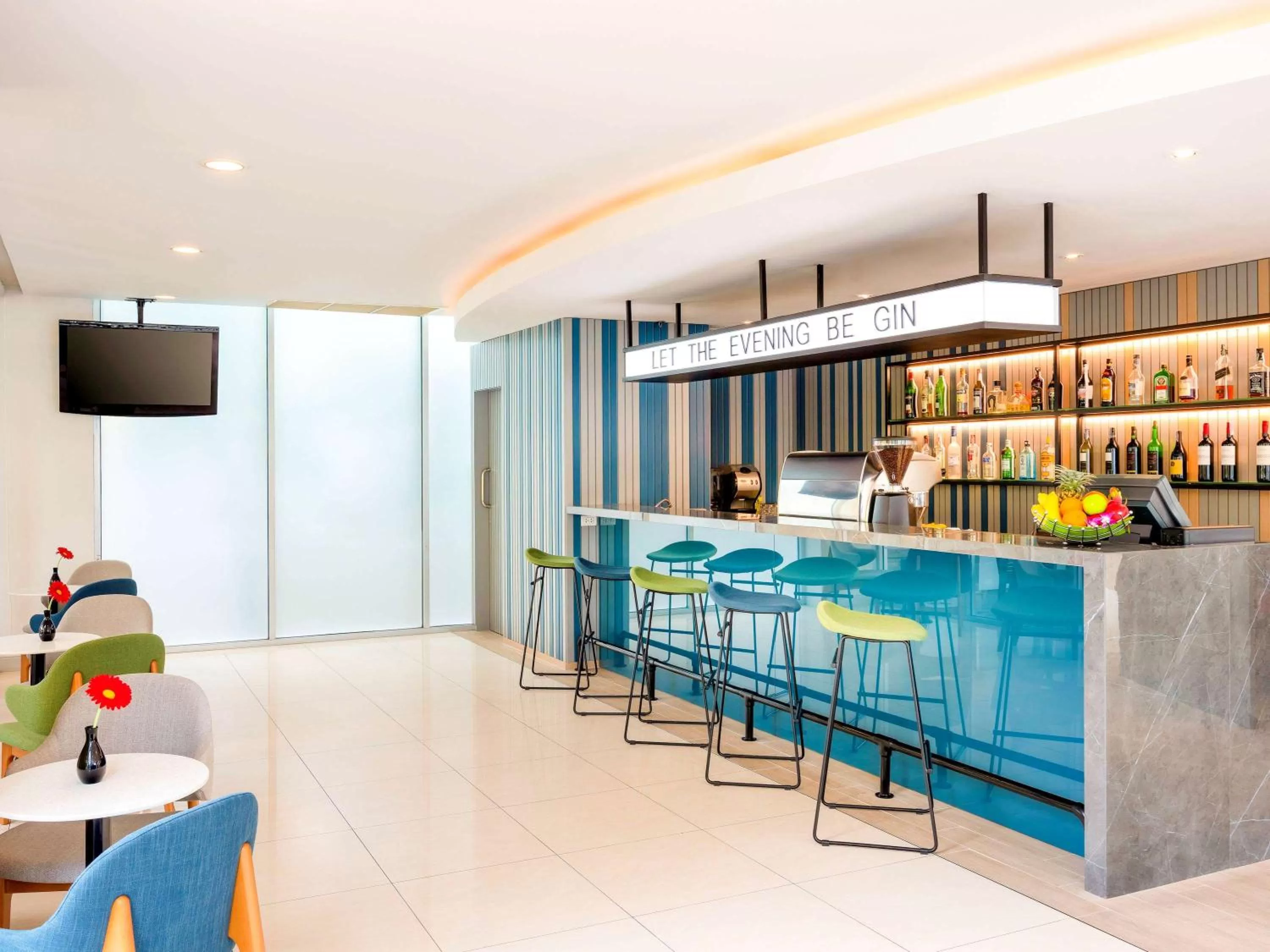 Lounge or bar in ibis Bangkok Sathorn