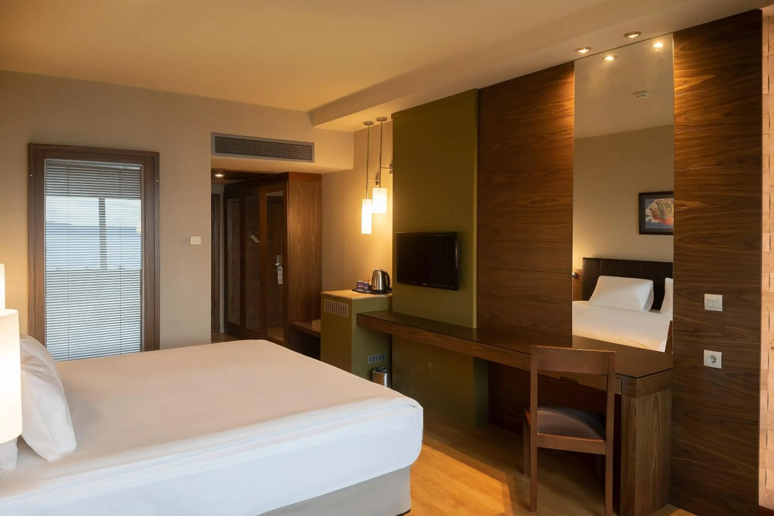 Massage, Bed in Kolin Hotel Spa & Convention Center