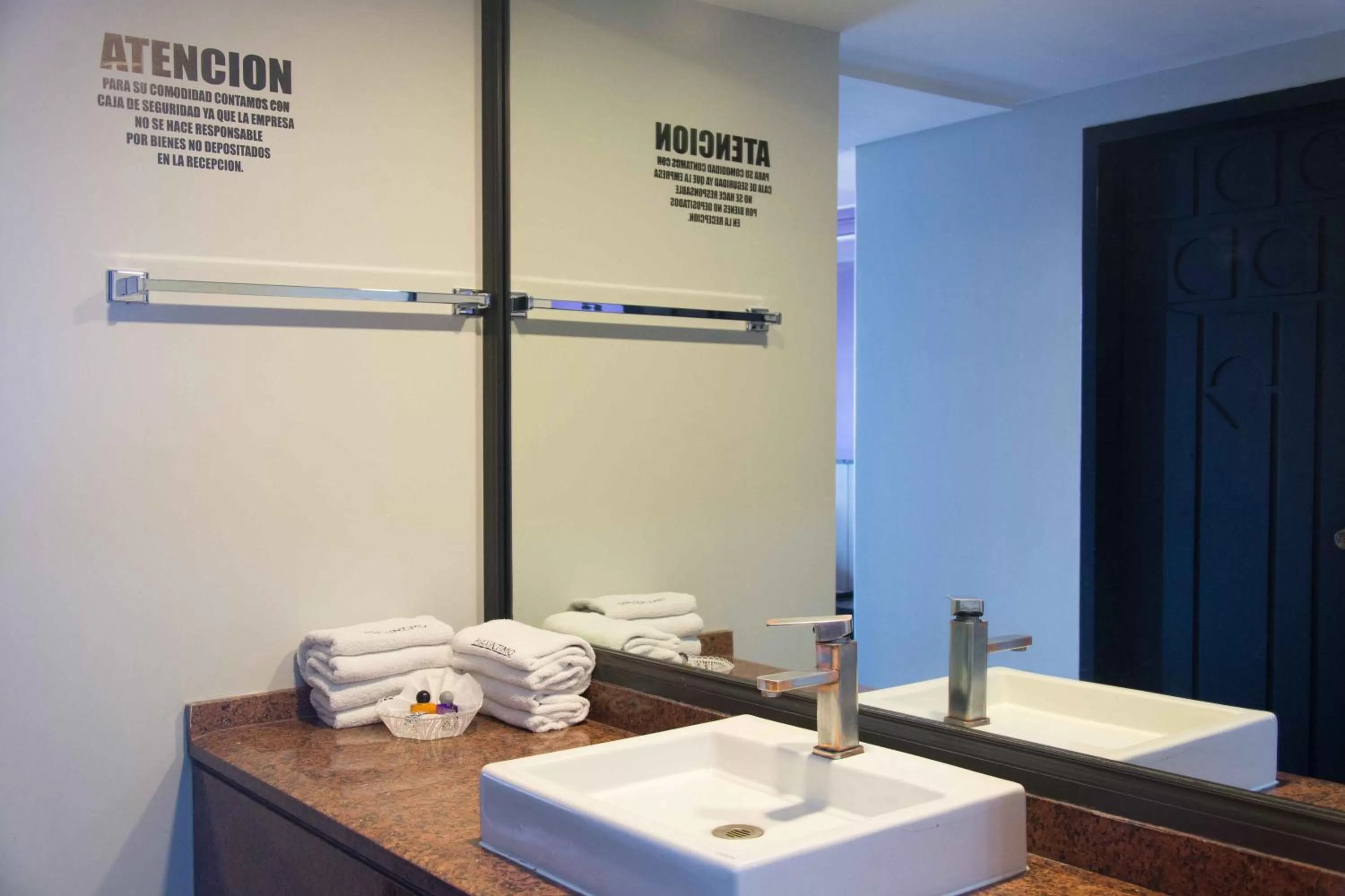 Bathroom in Hotel Max