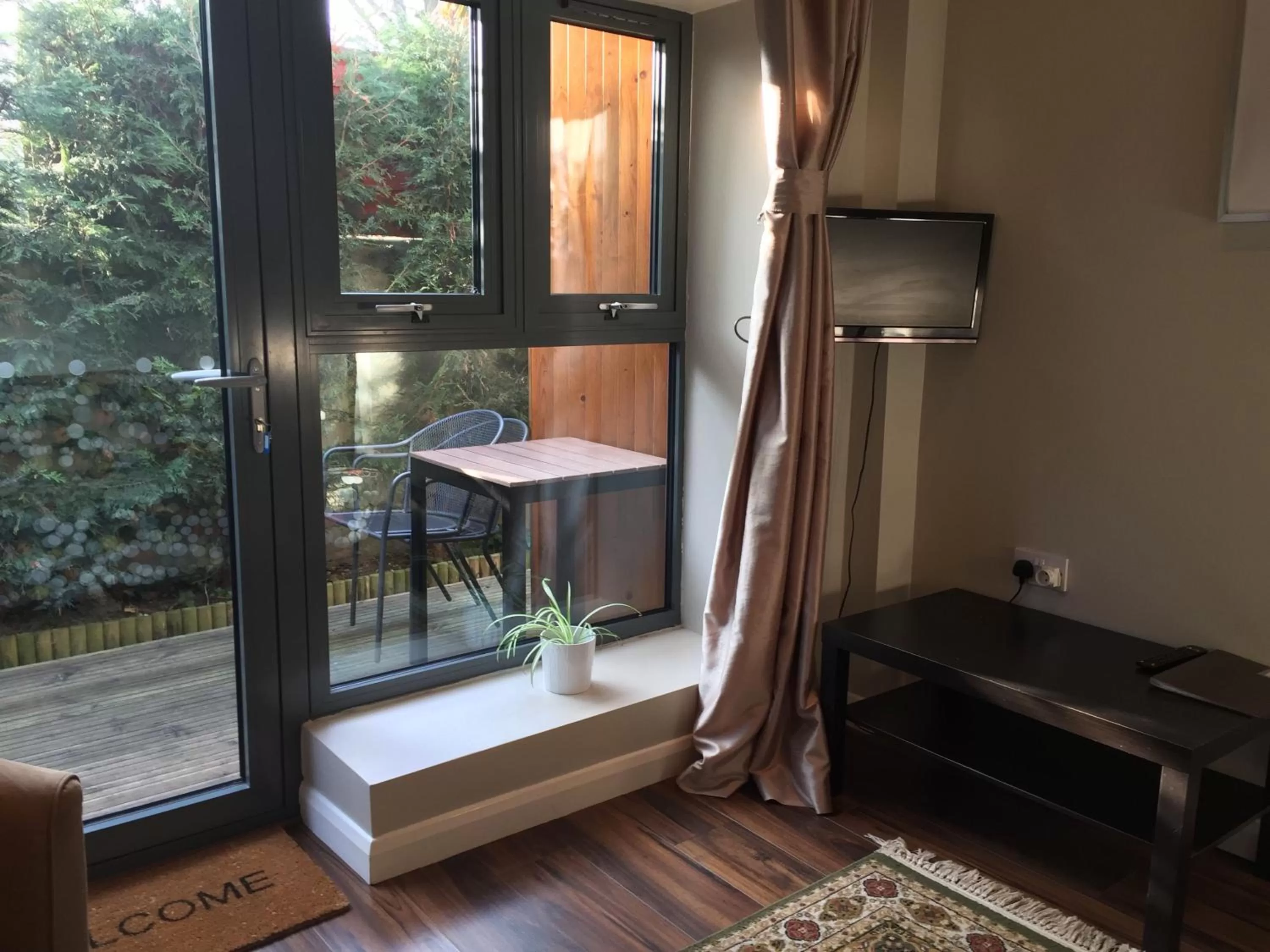 Patio in Lyall Apartment Hotel