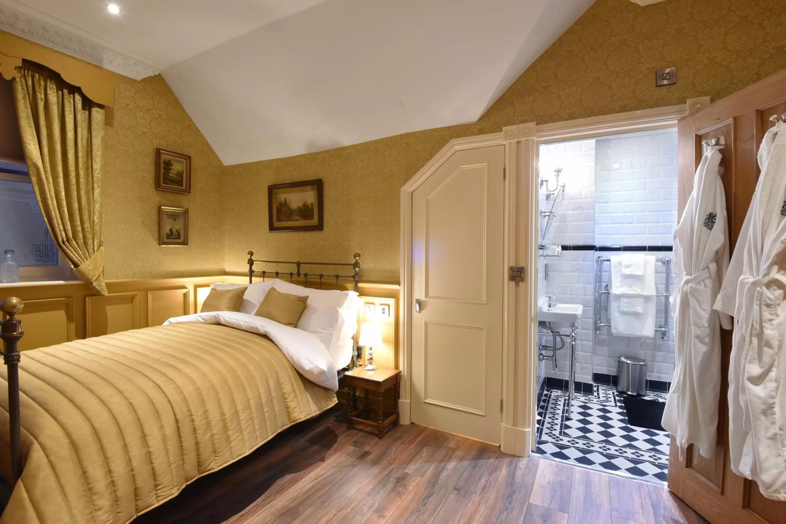 Bed in The Aston Tavern