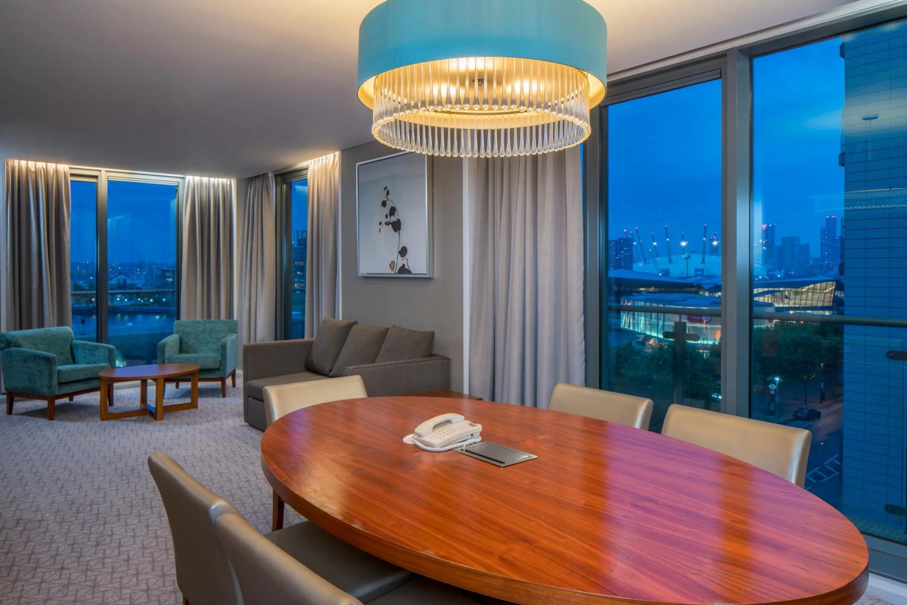 Living room in Crowne Plaza London - Docklands by IHG