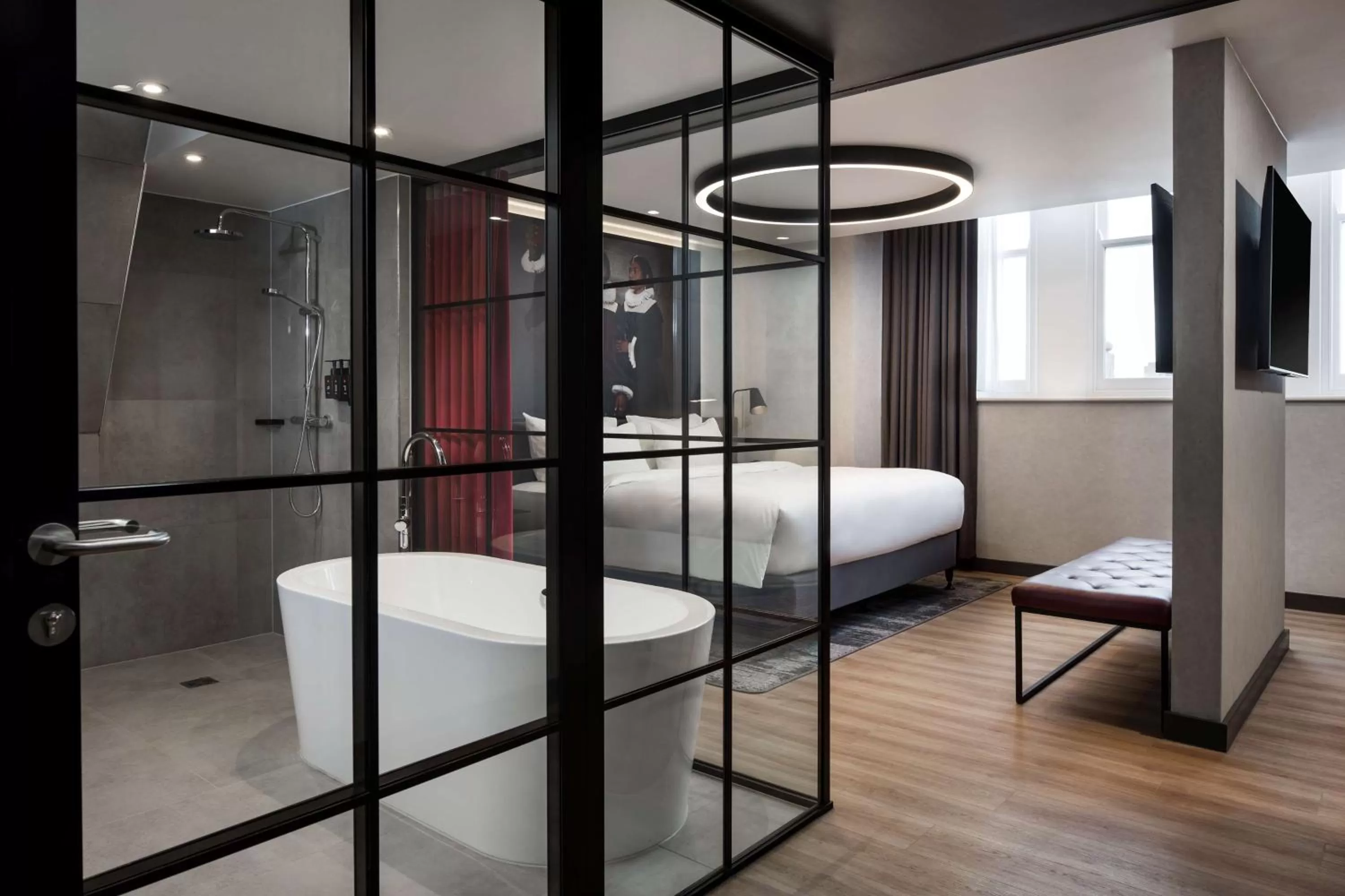 Bathroom, Bed in Radisson RED Hotel, Liverpool