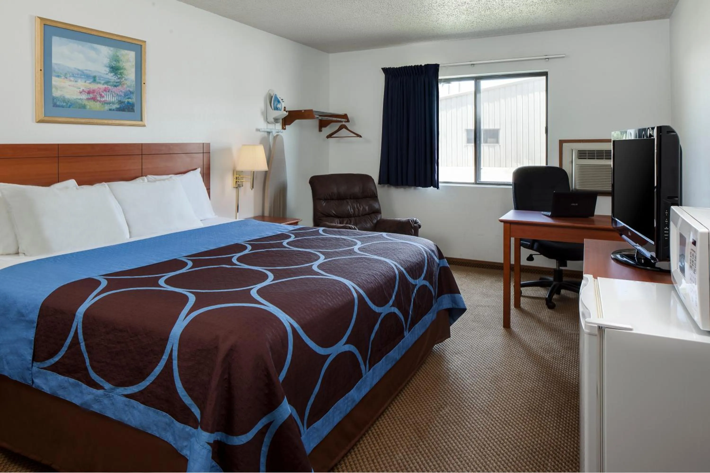 Bed in Super 8 by Wyndham Manhattan KS