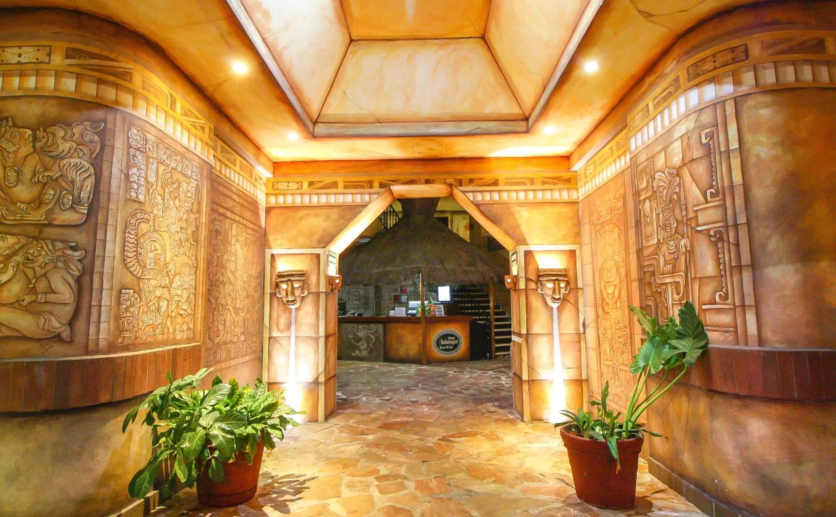 Facade/entrance in Hotel Xbalamqué & Spa Cancún Centro