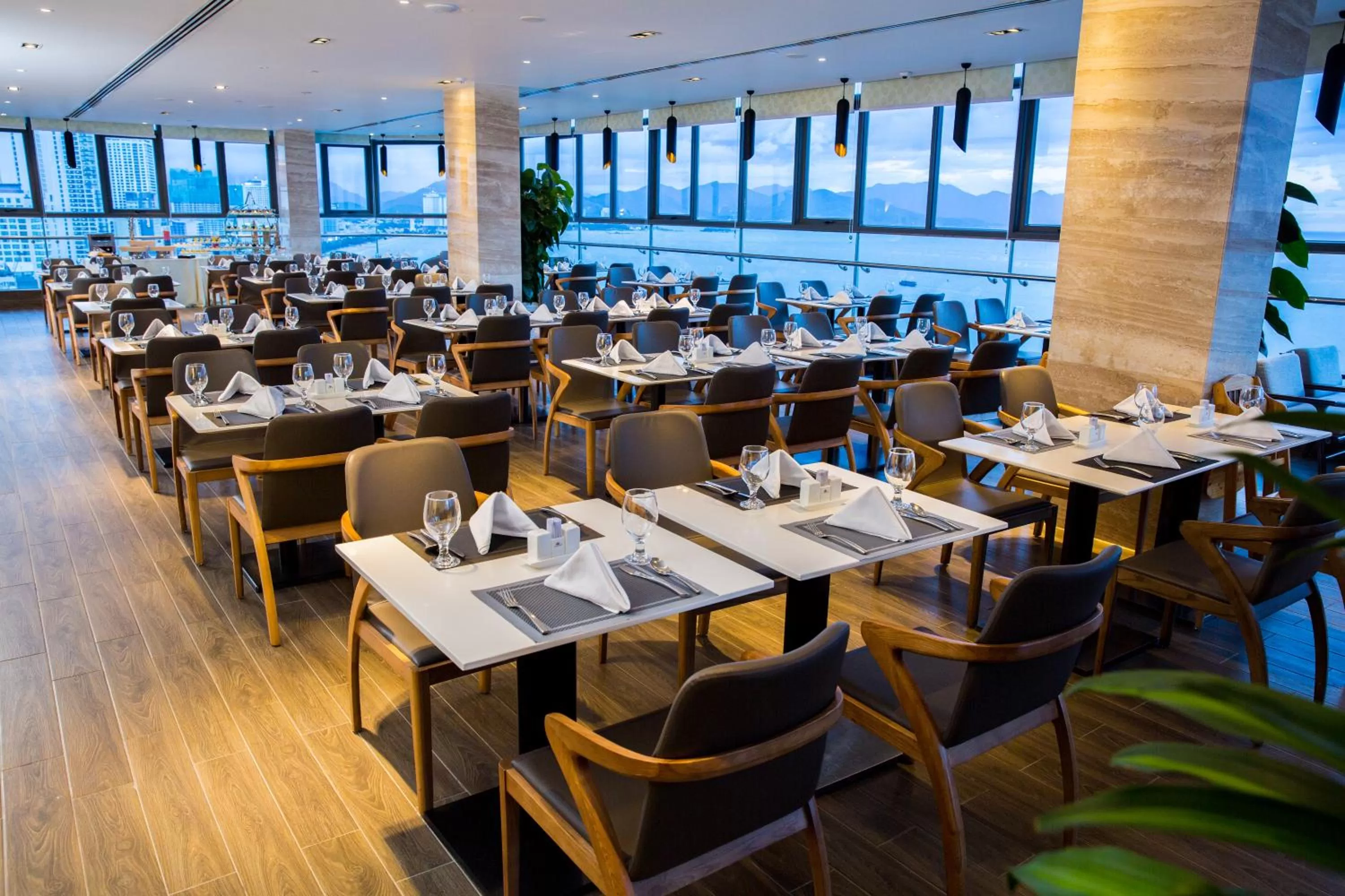 Restaurant/places to eat in Queen Ann Nha Trang Hotel