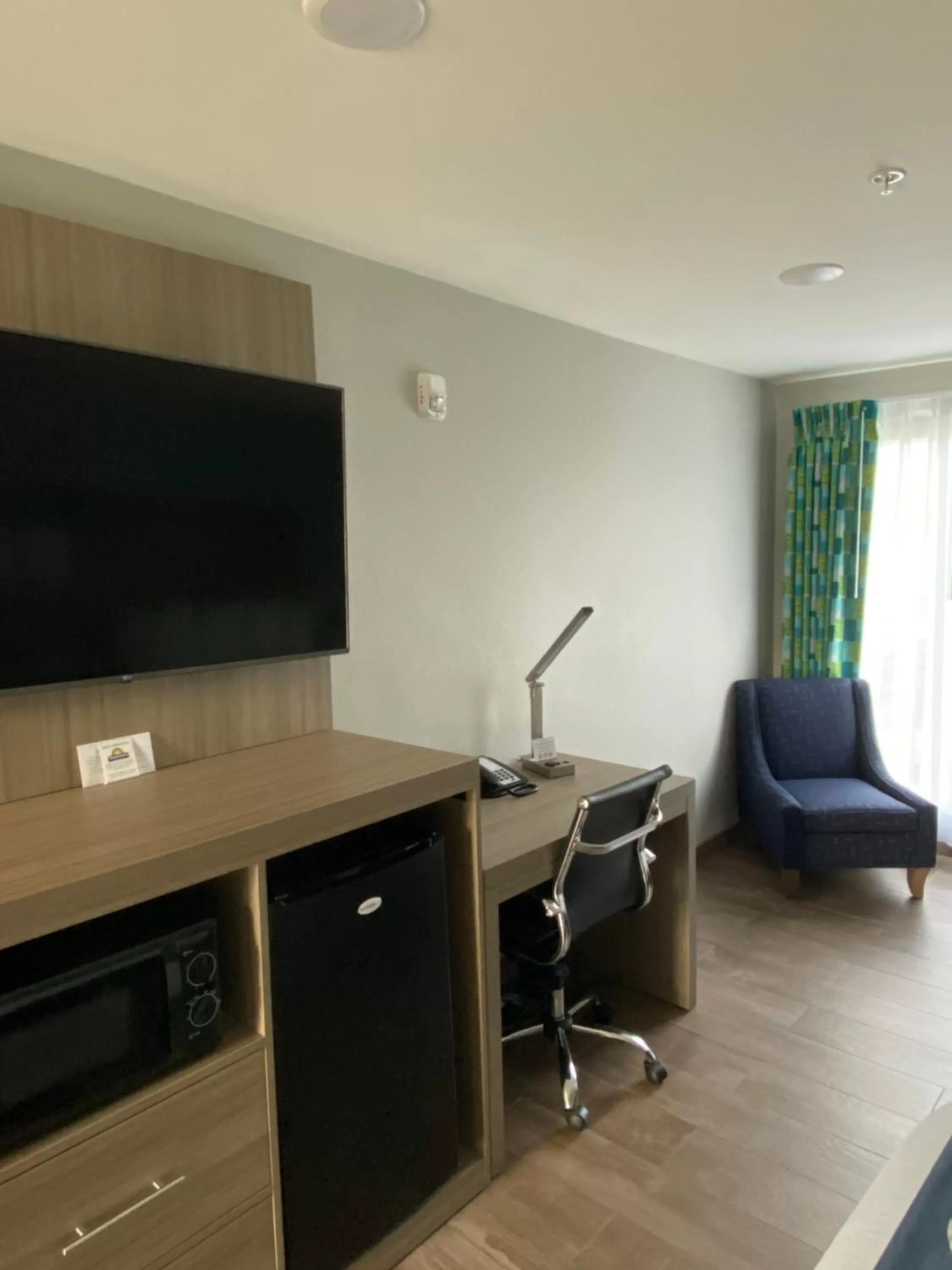 TV and multimedia in Days Inn by Wyndham Rockport Texas