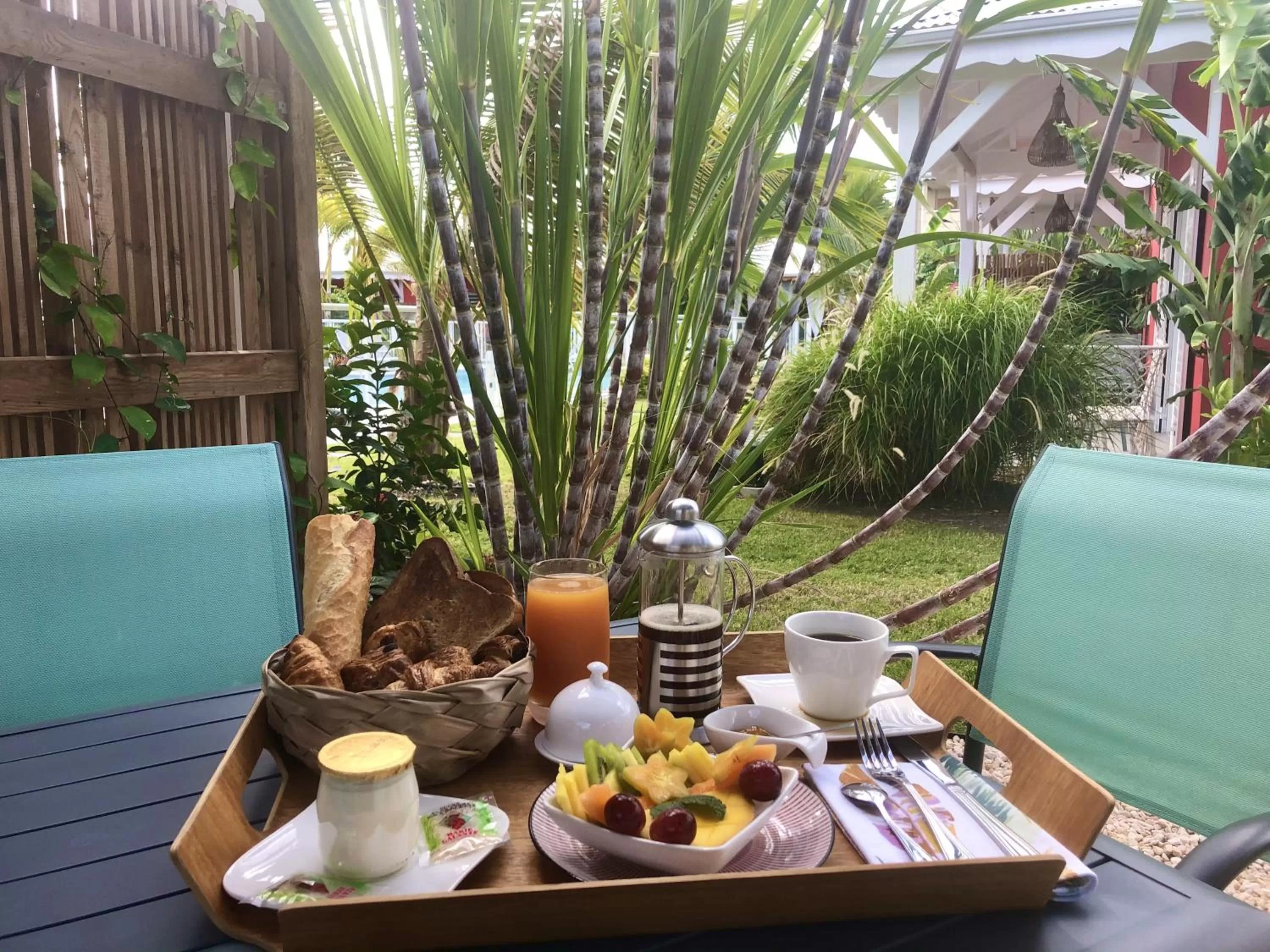 Breakfast in Hôtel & Villa Le Cocotel