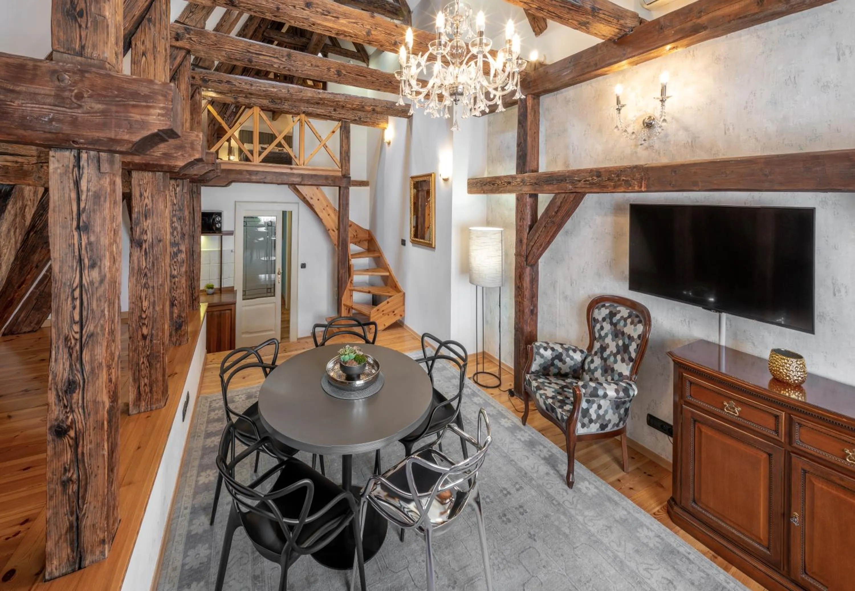 Living room in Chateau 9 Apartments by Adrez