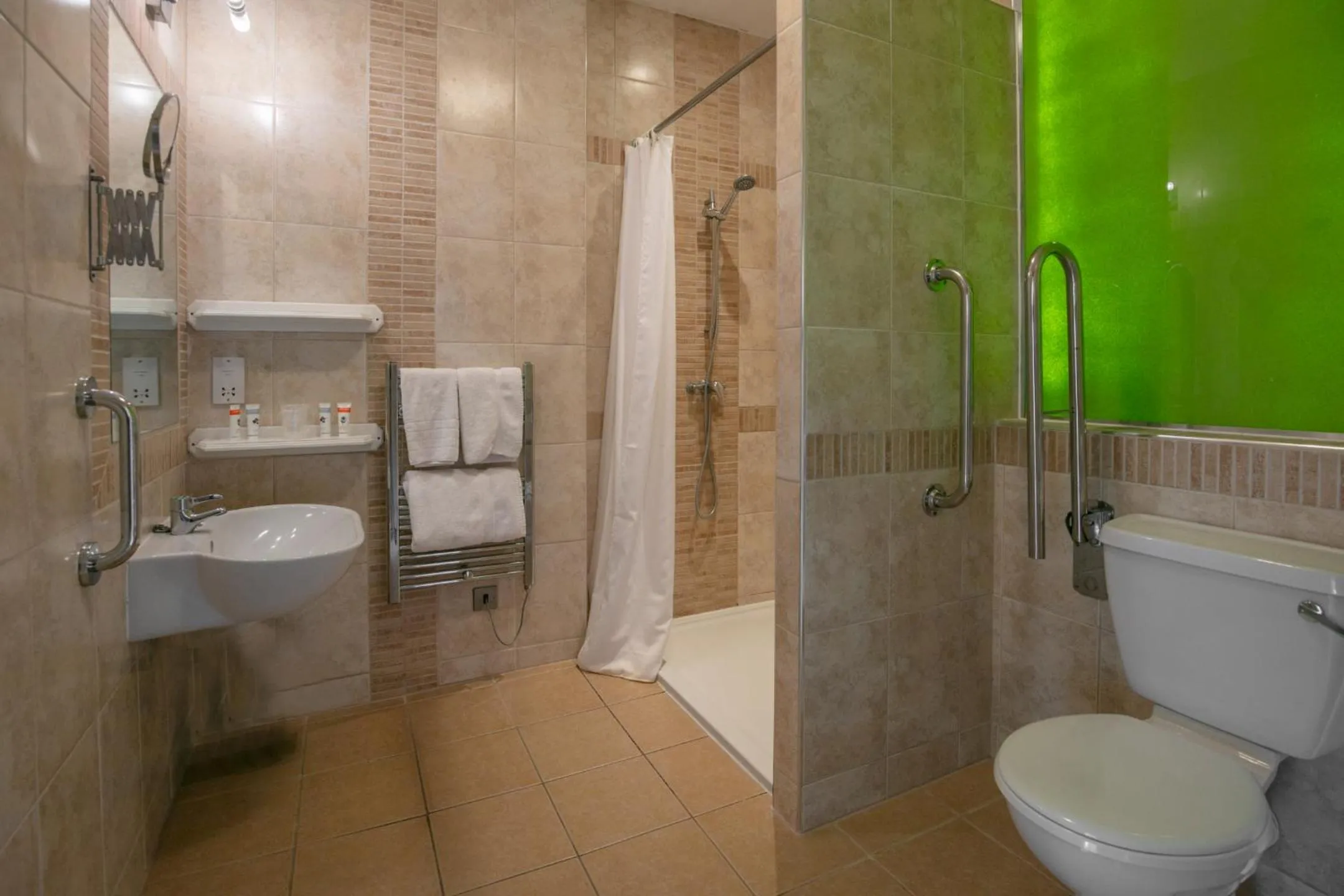 Shower in Best Western York House Hotel