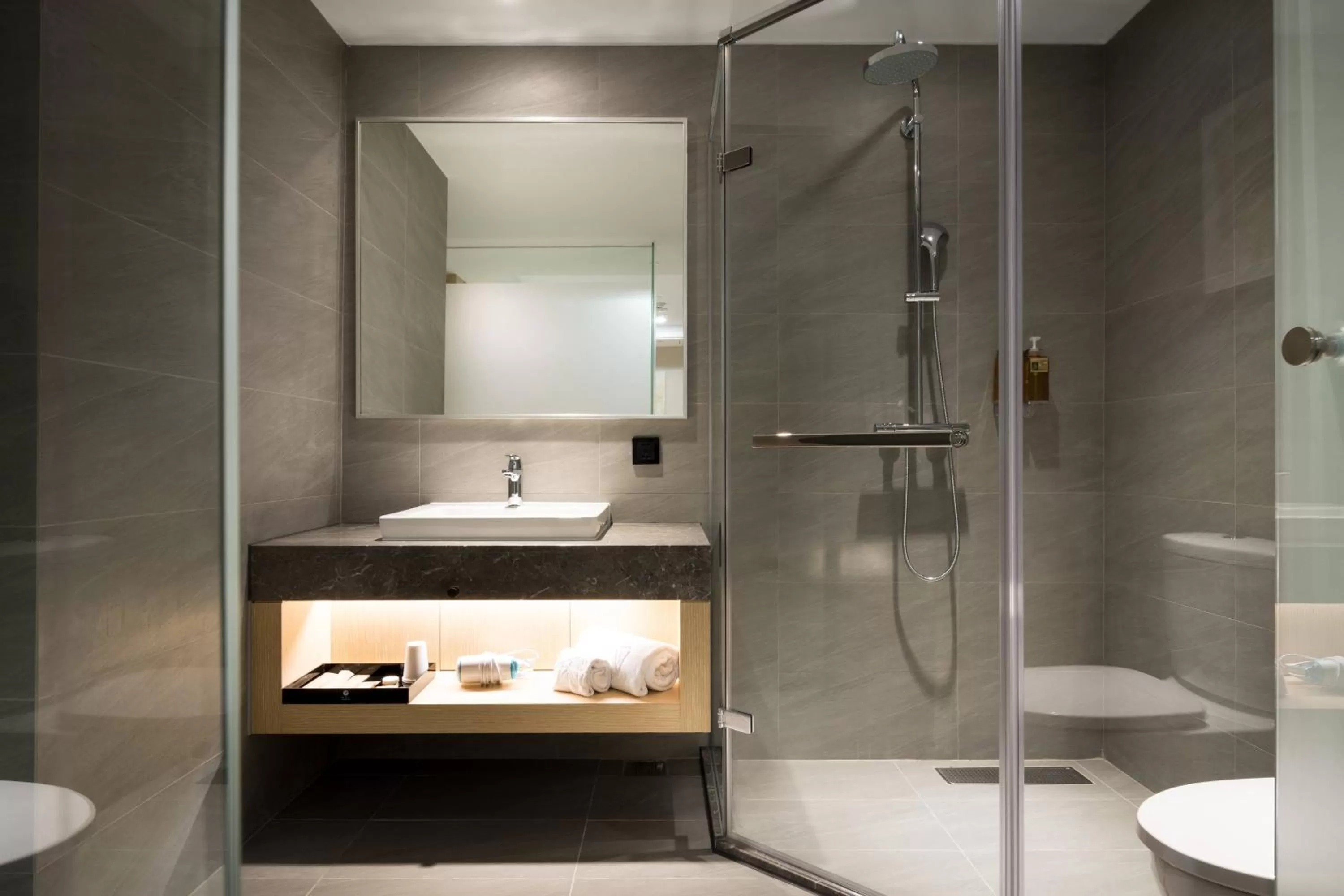 台南星鑽國際商旅 Hua Hotel