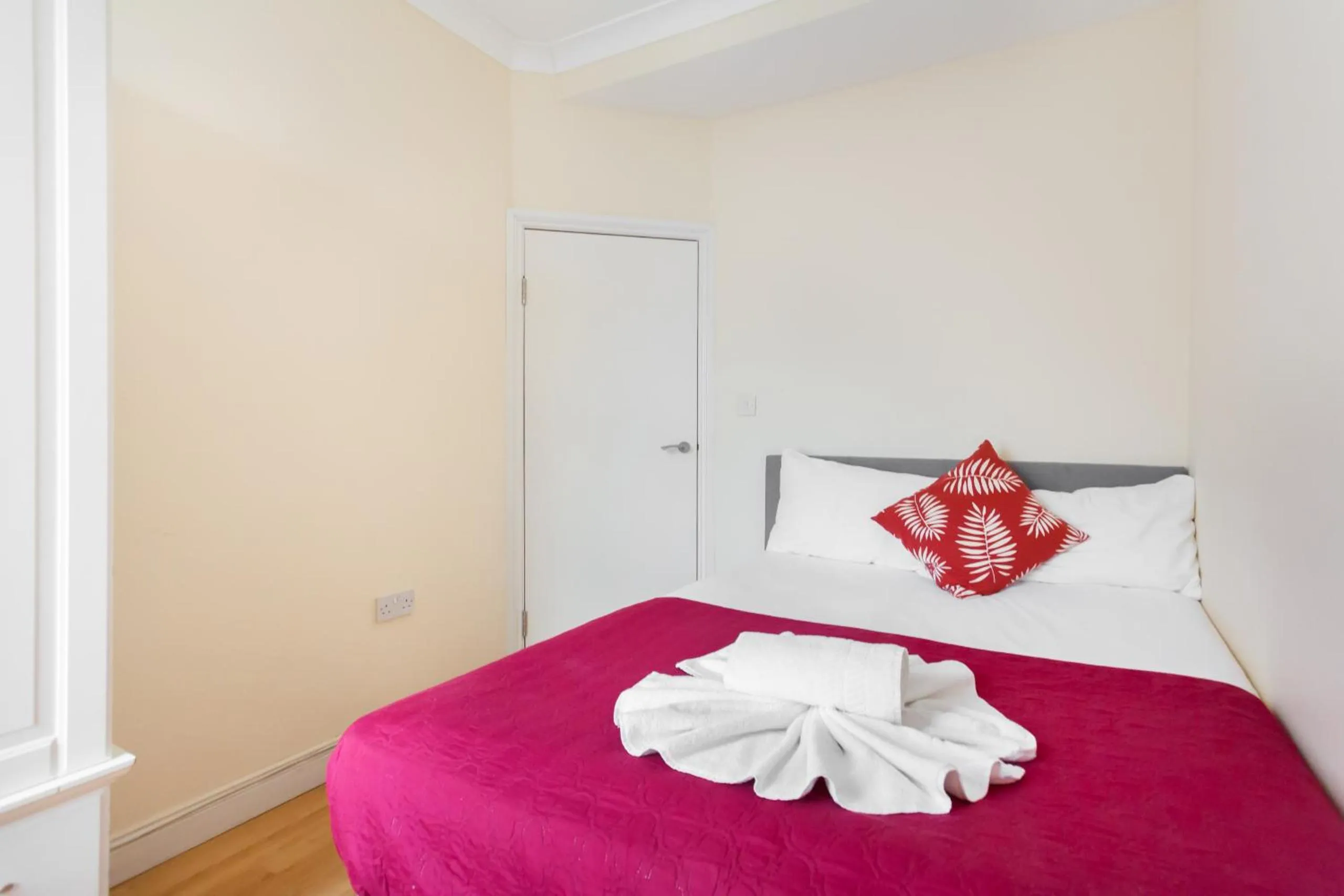 Bedroom, Bed in Kings Cross Prime Stay Apartments