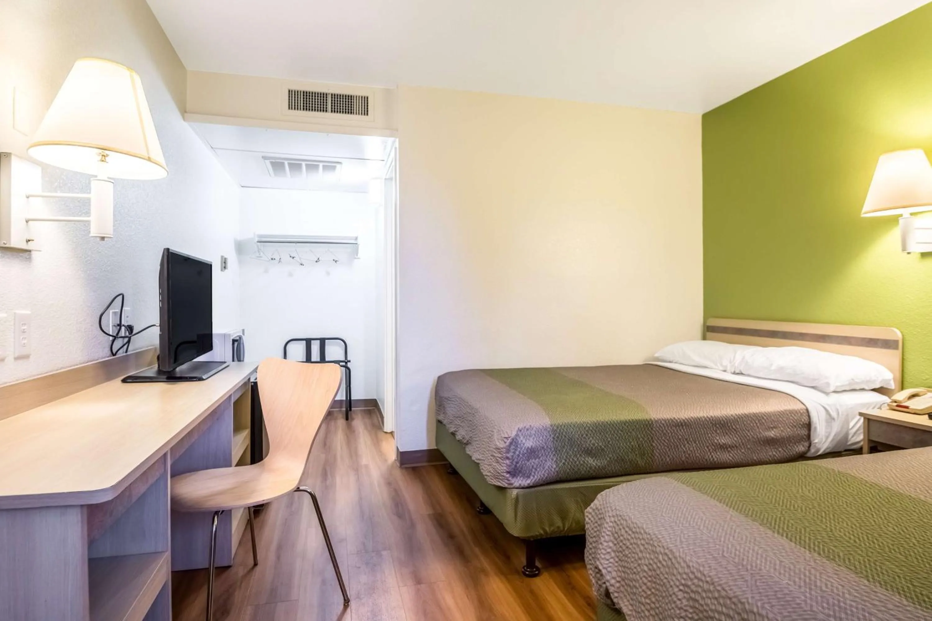 Photo of the whole room, Bed in Motel 6-Pueblo, CO - I-25