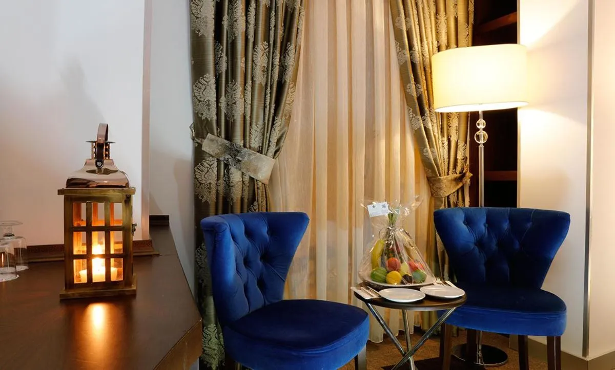 Taksim Pera Center Hotel