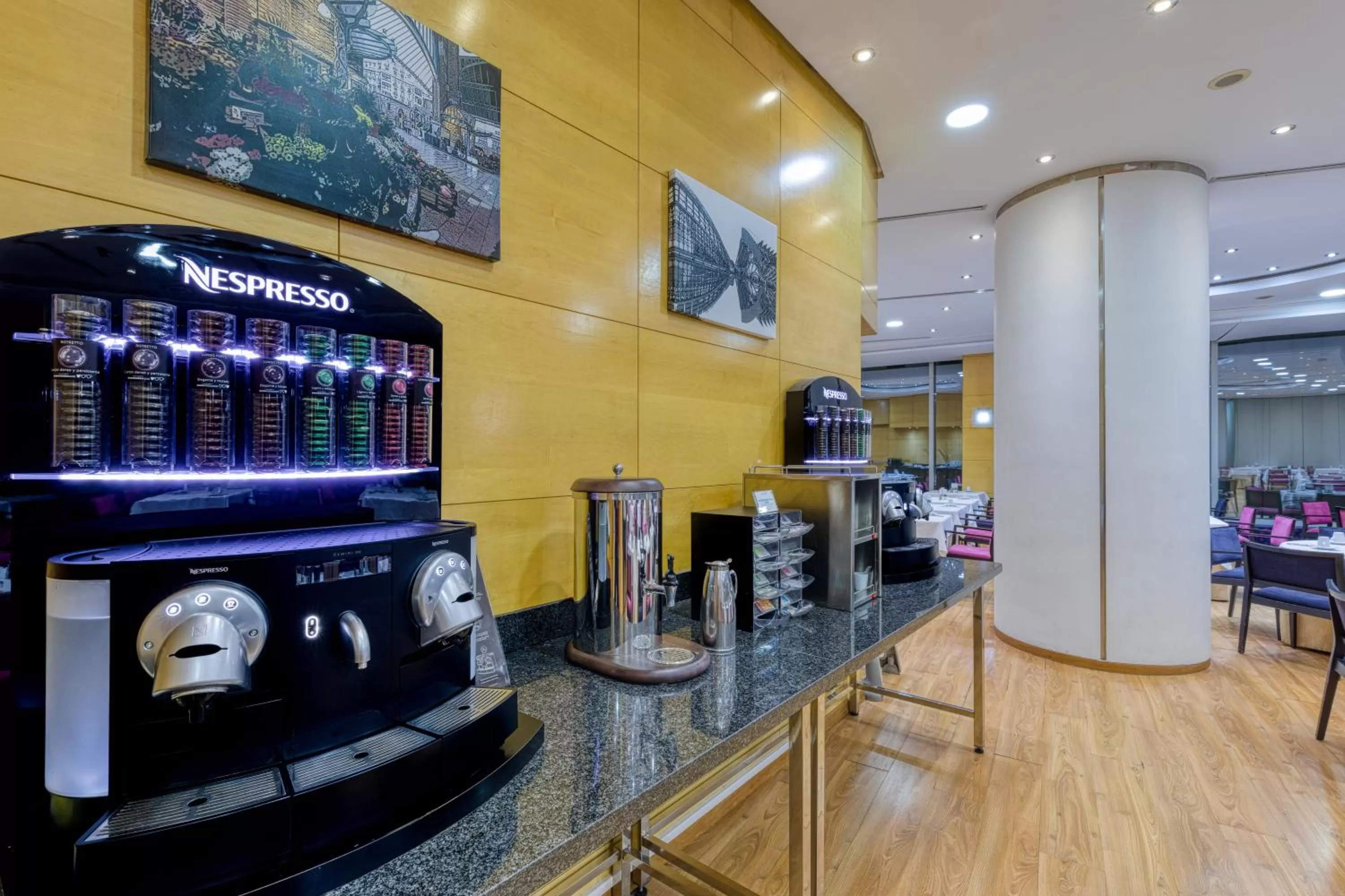 Buffet breakfast in Senator Parque Central