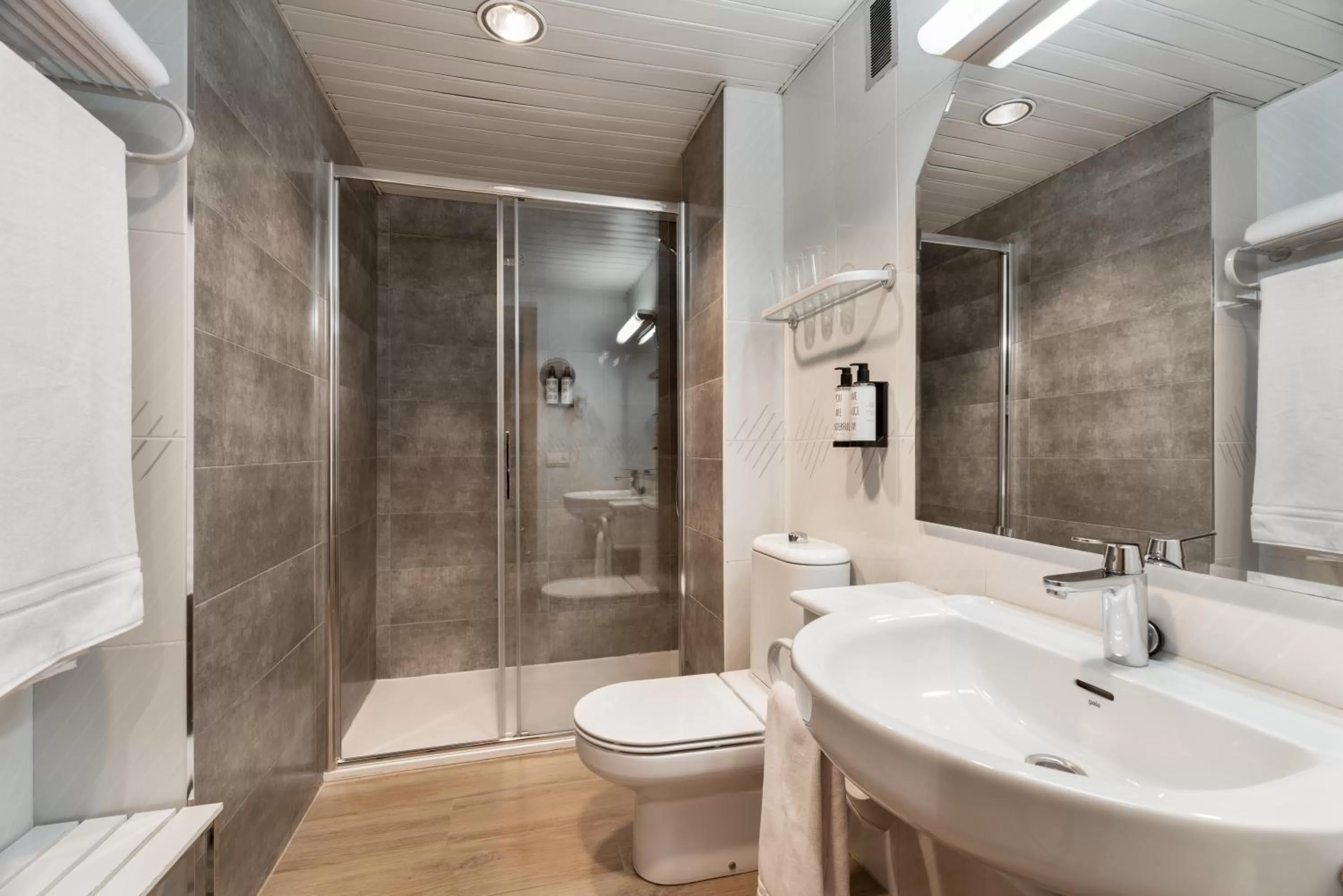 Bathroom in Crisol Almirante Bonifaz