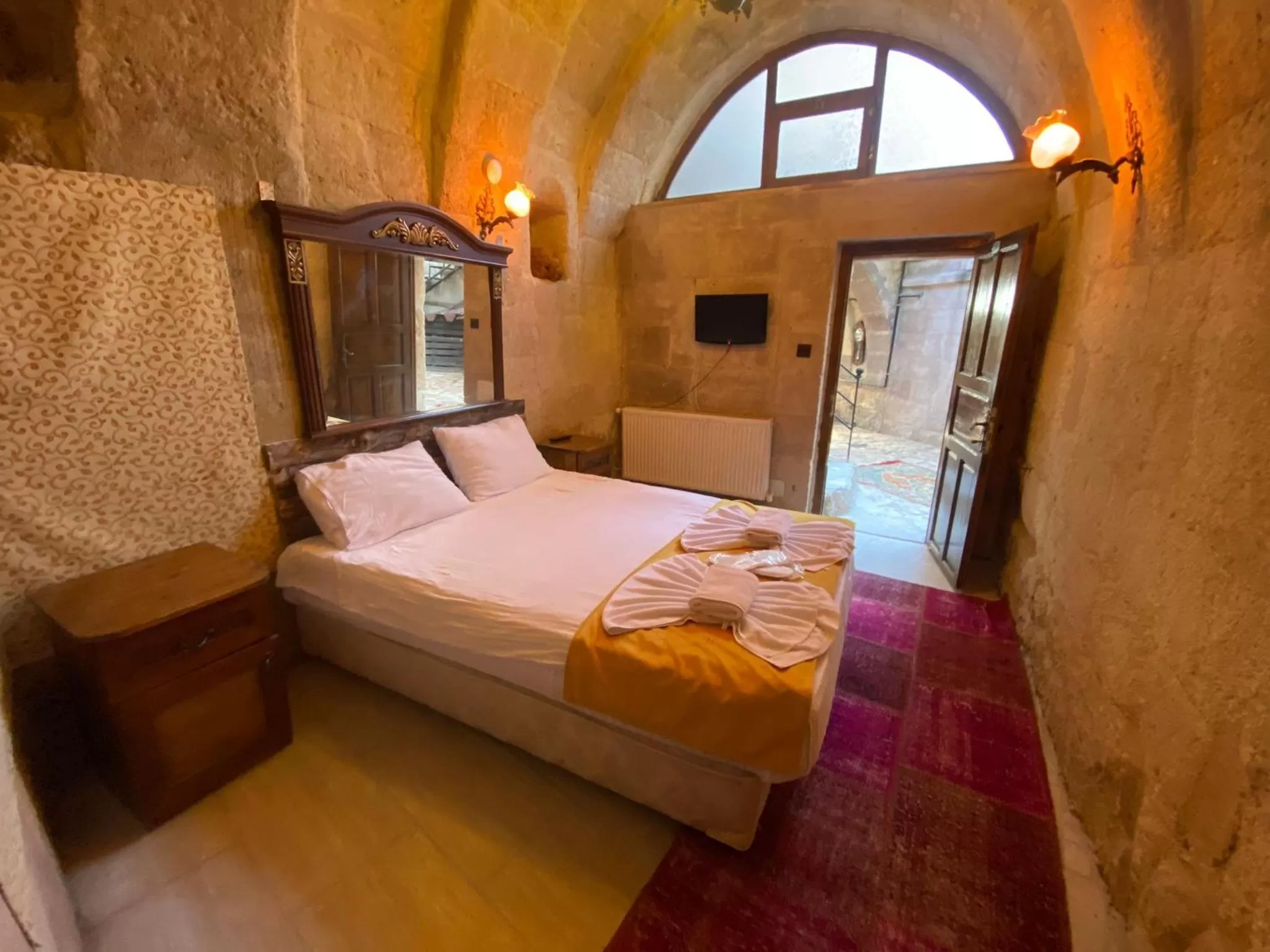 Photo of the whole room, Bed in 7 Oda Kapadokya Cave Hotel