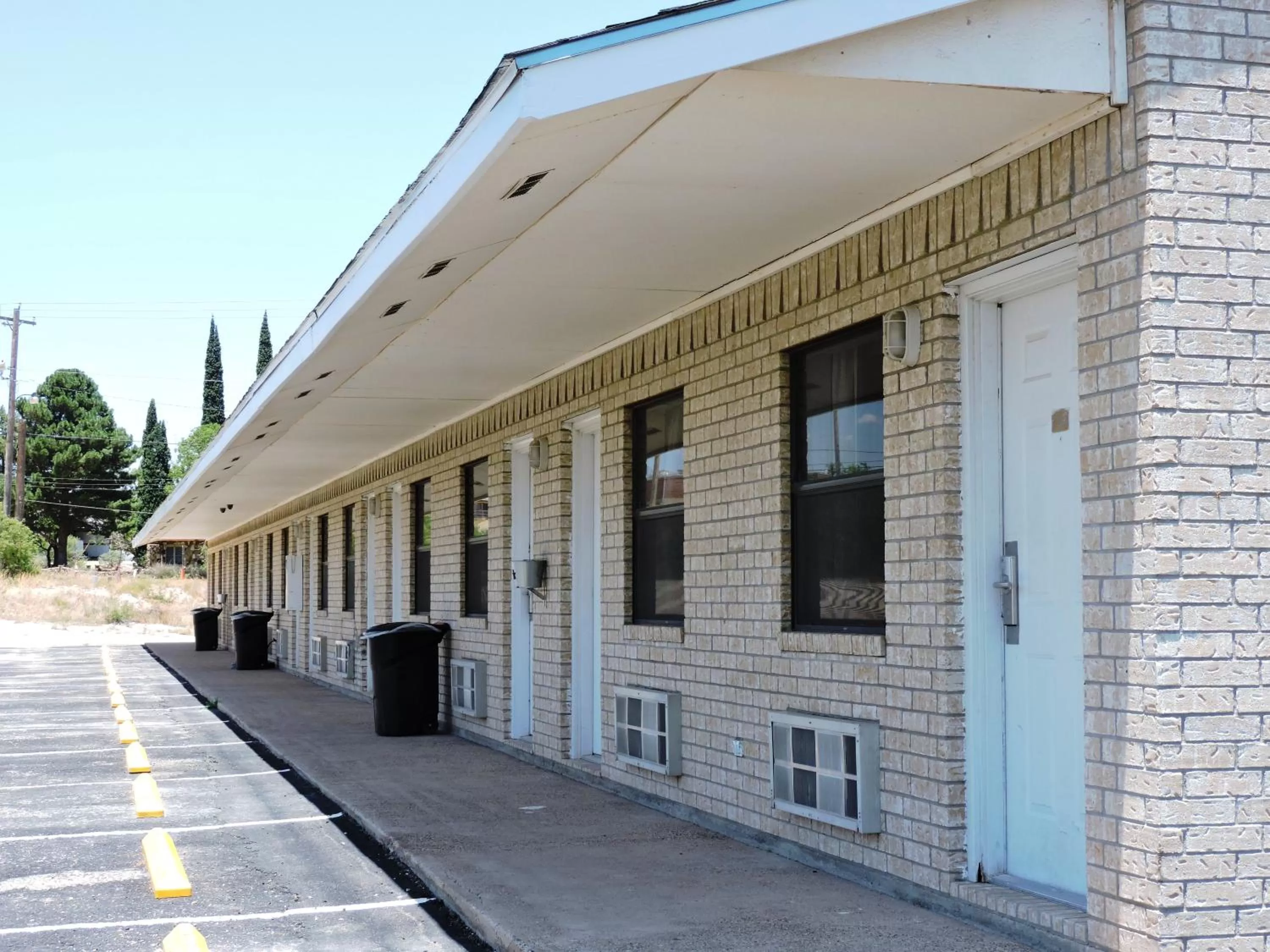 Property building in Riata Inn - Rankin