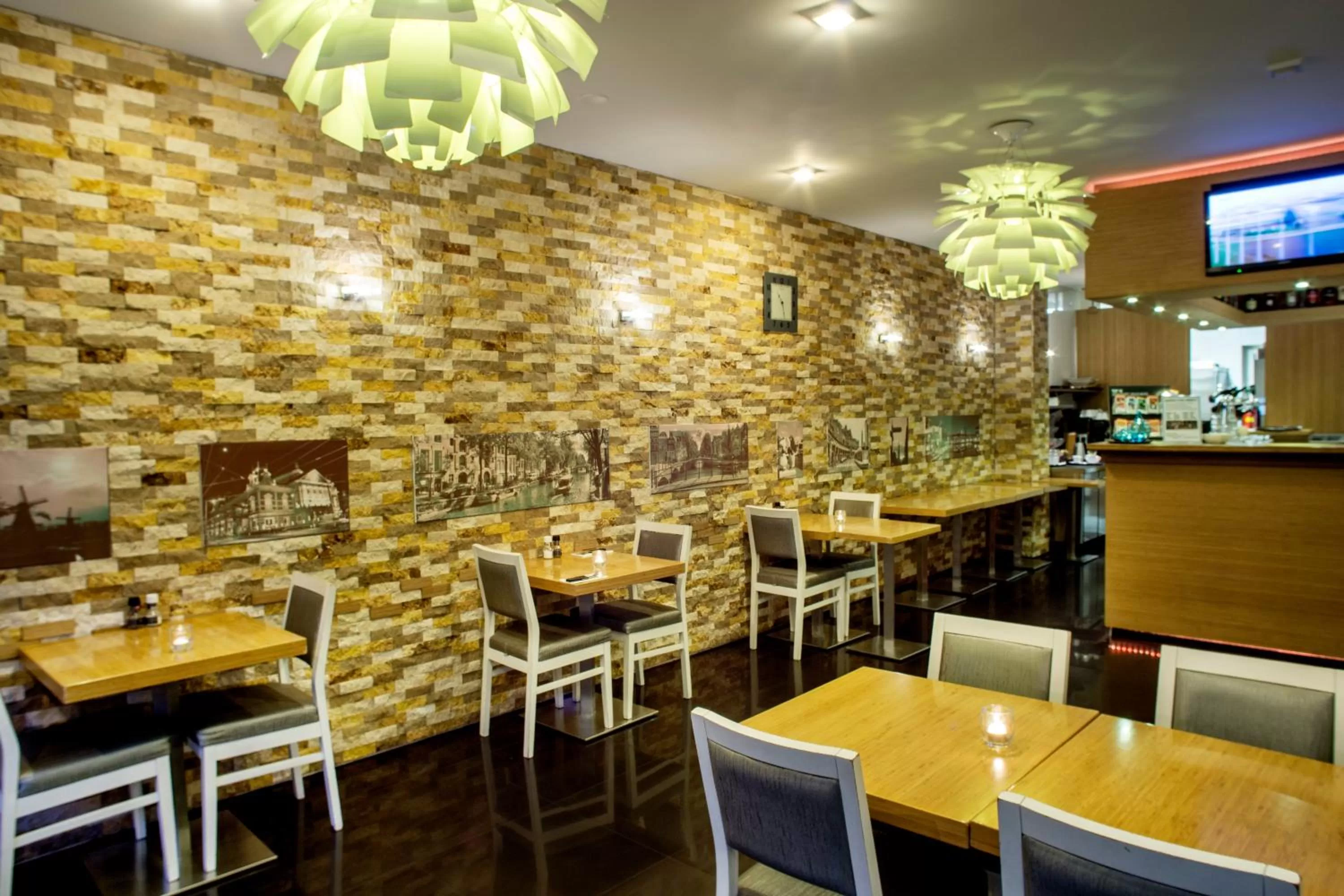 Restaurant/places to eat in Hotel Larende