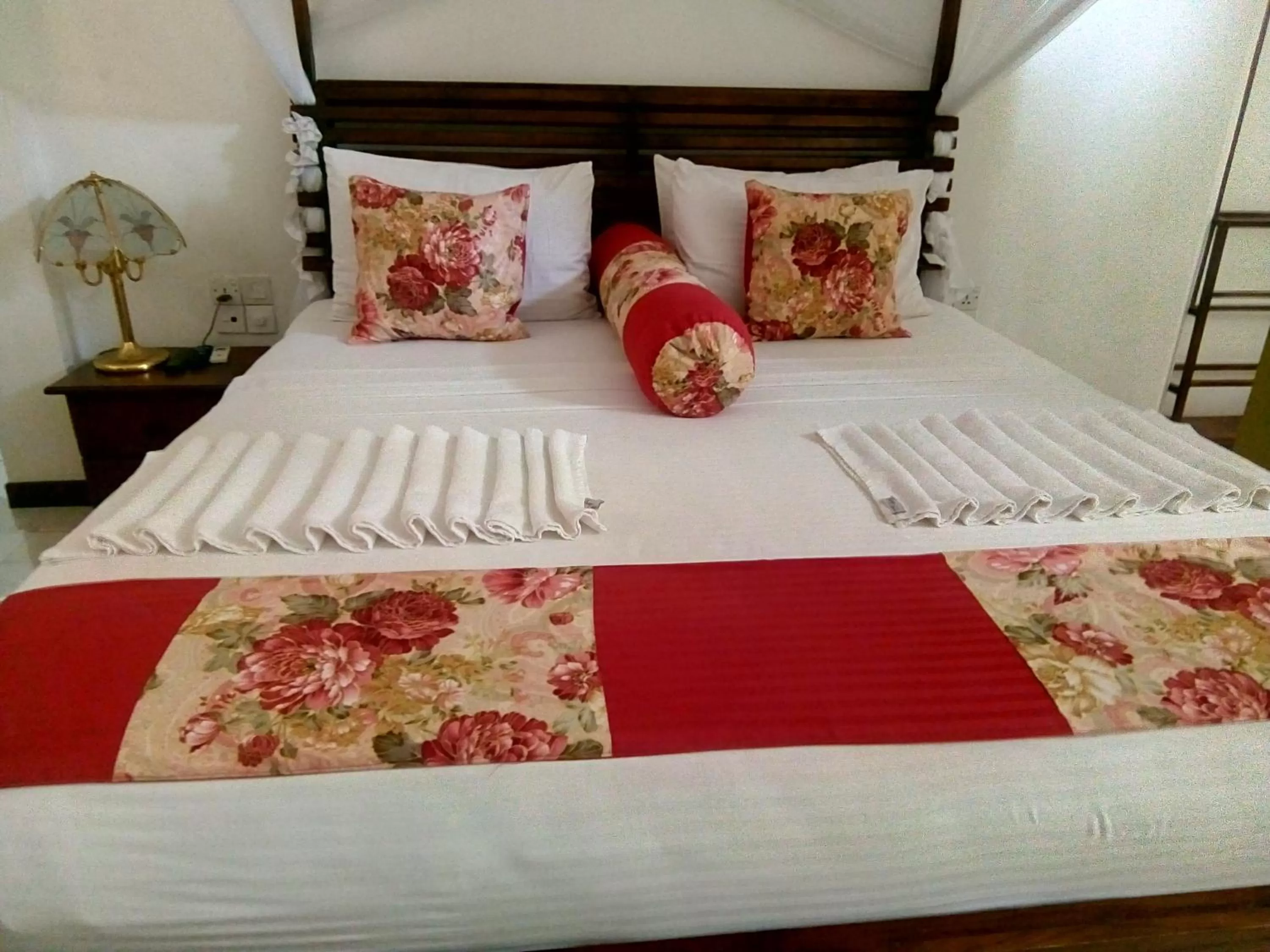 Bedroom, Bed in Suriya Arana