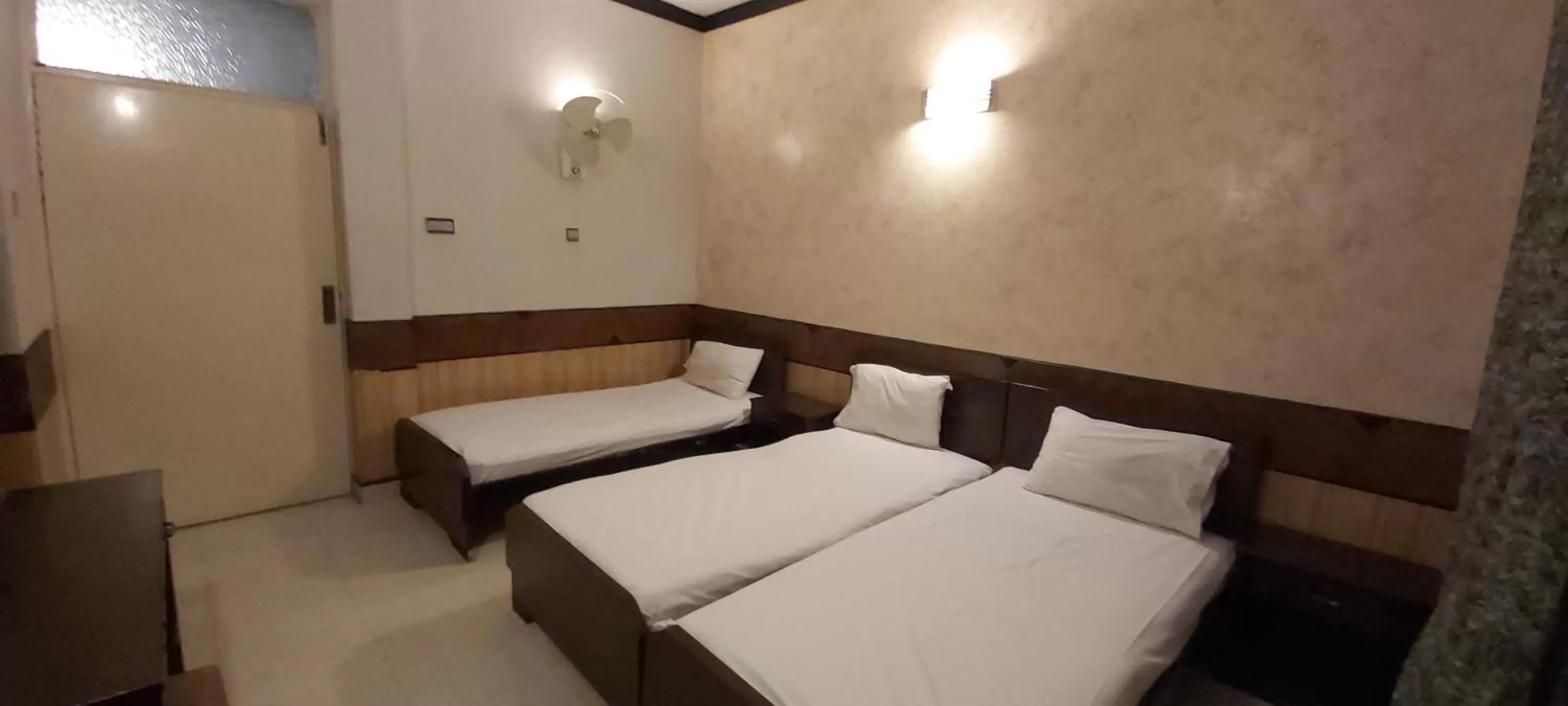 Living room, Bed in Mount Heaven Hotel Murree