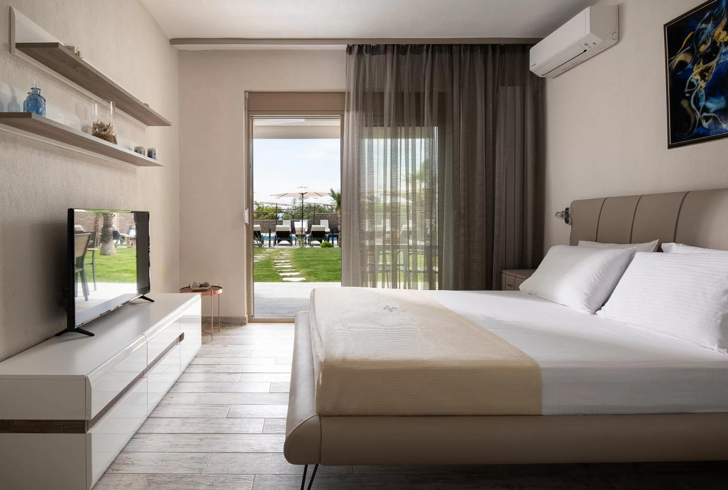 TV and multimedia, Bed in Villa Sara