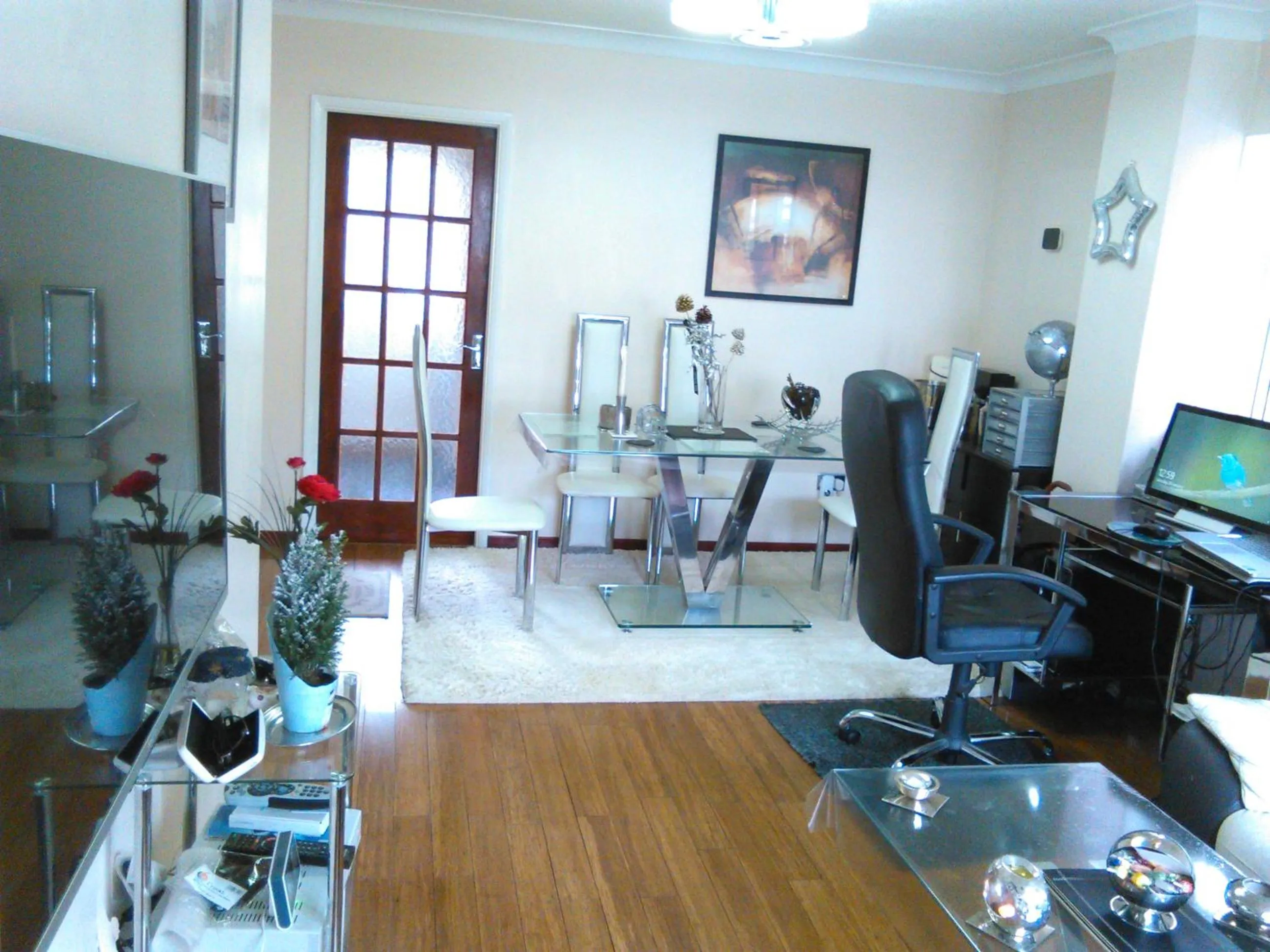 Restaurant/places to eat in Bianca's House Hotel Heathrow Airport