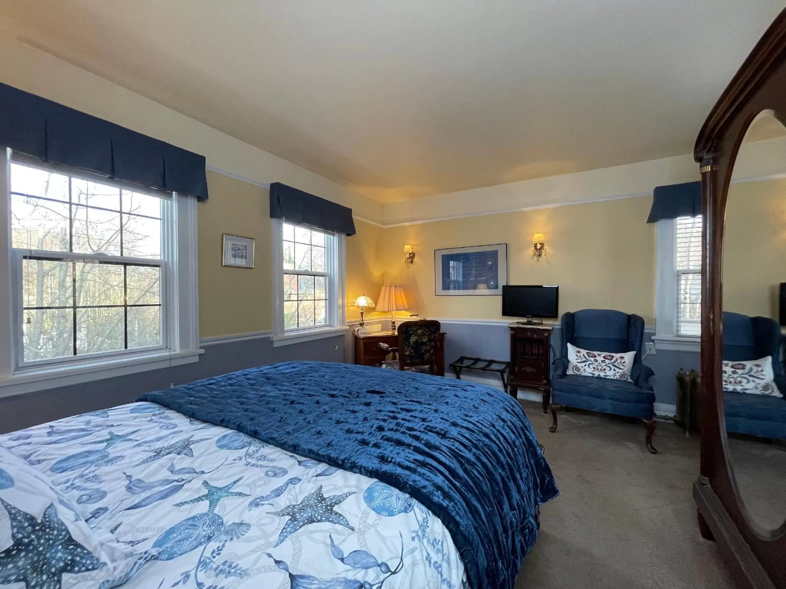 Bed in Cecil Bacon Manor