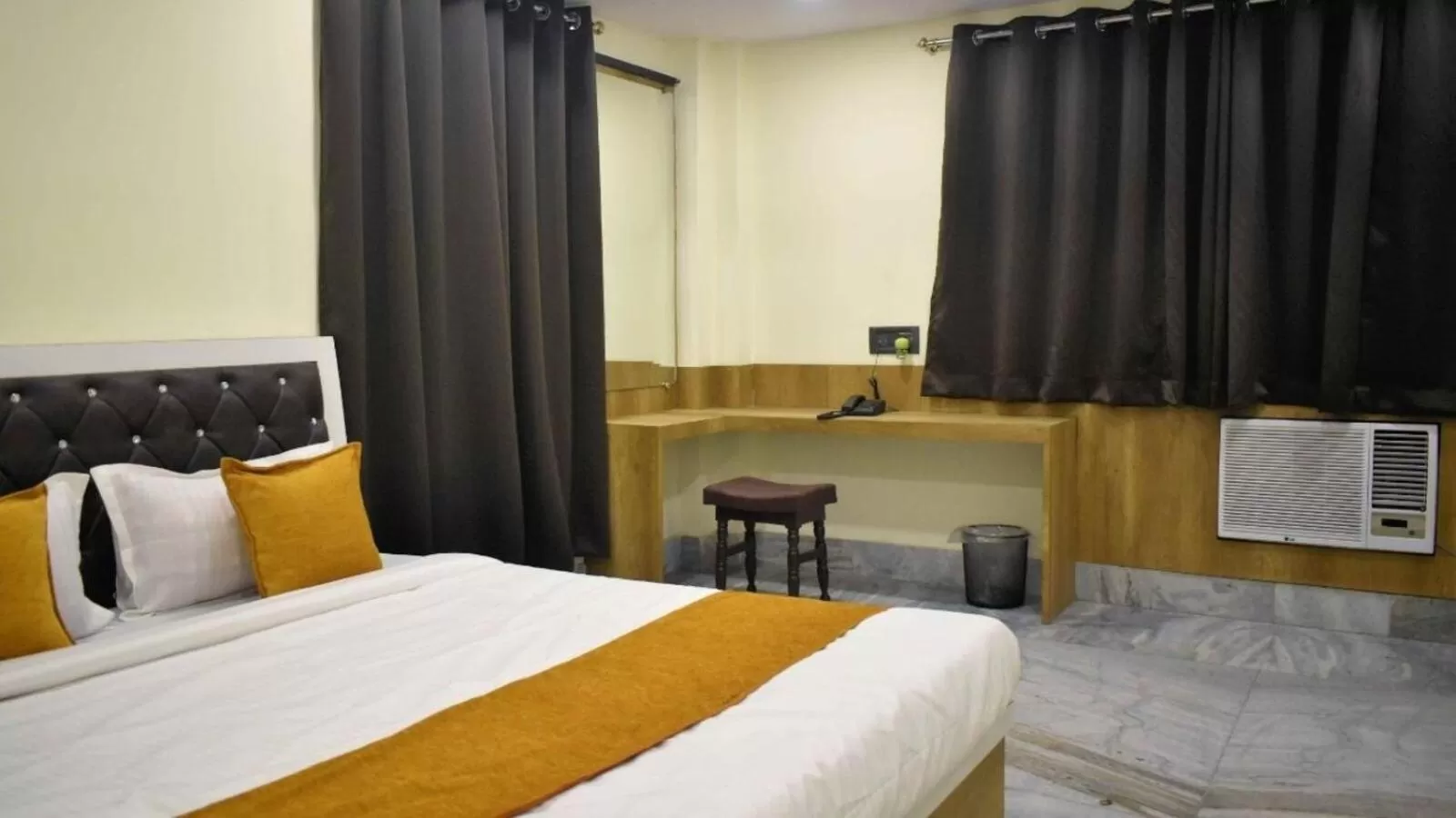 Photo of the whole room, Bed in Hotel Grand Residency