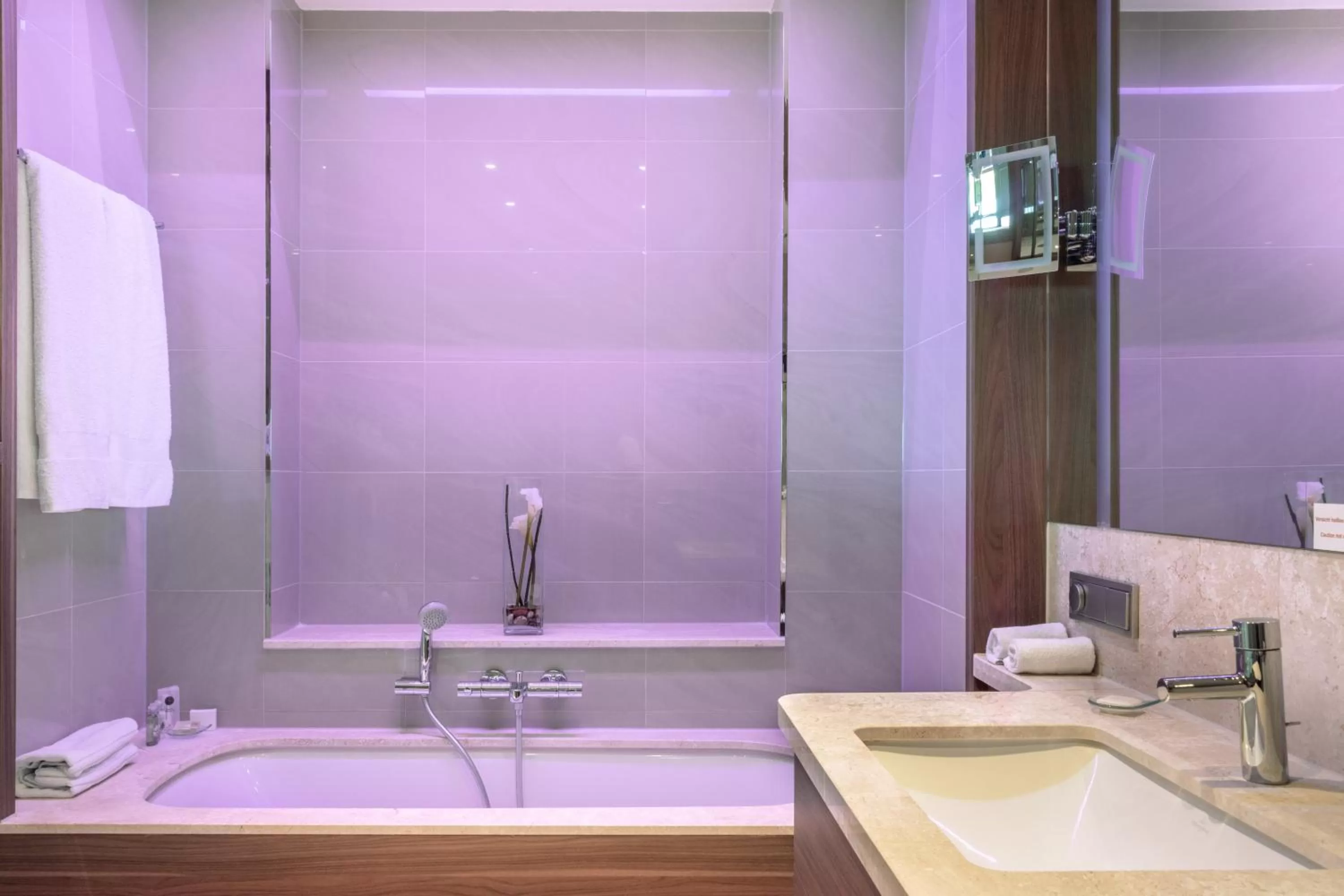 Photo of the whole room in Crowne Plaza Frankfurt Congress Hotel by IHG