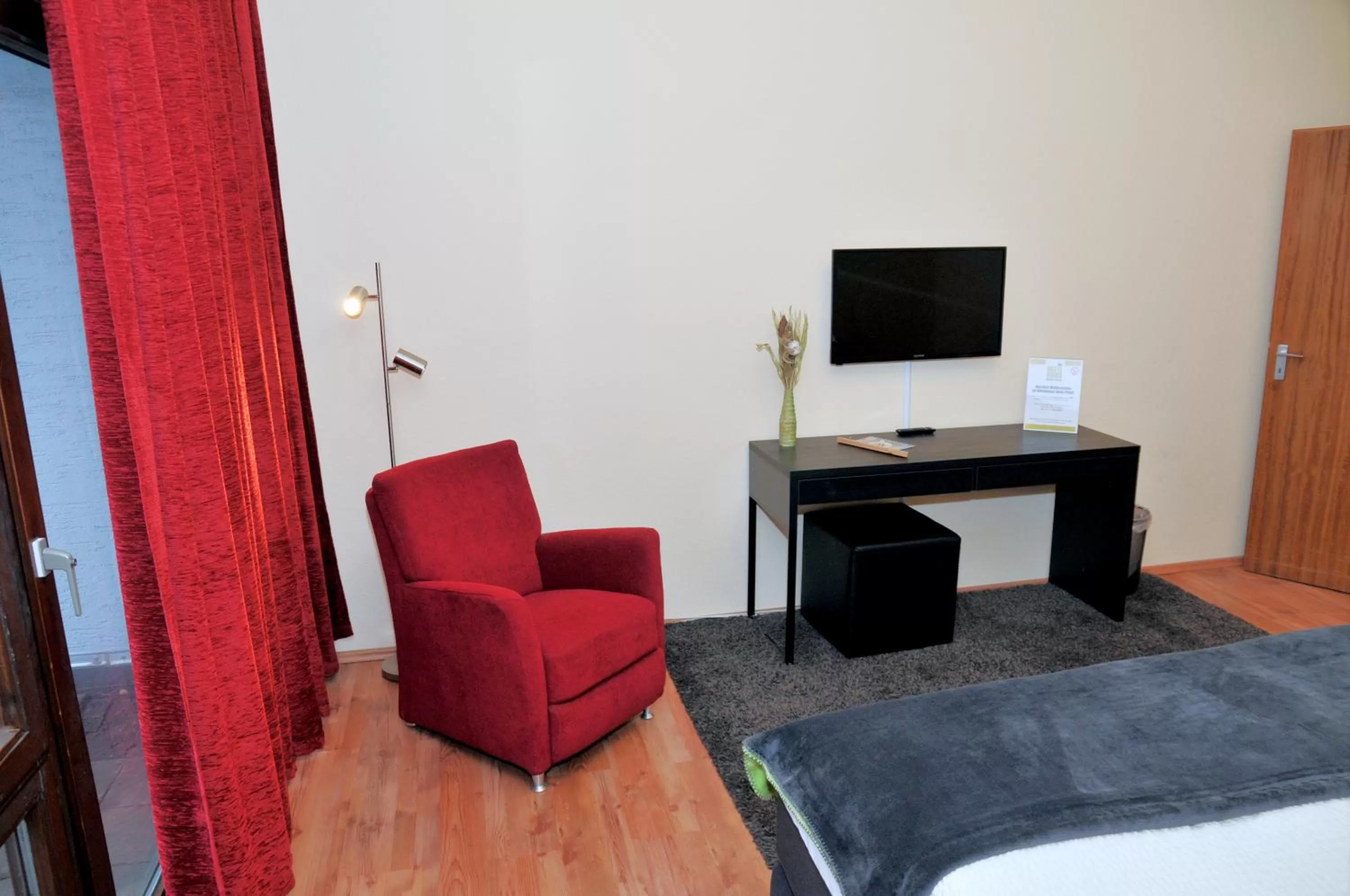 Photo of the whole room, Bed in Gästehaus beim Prinz