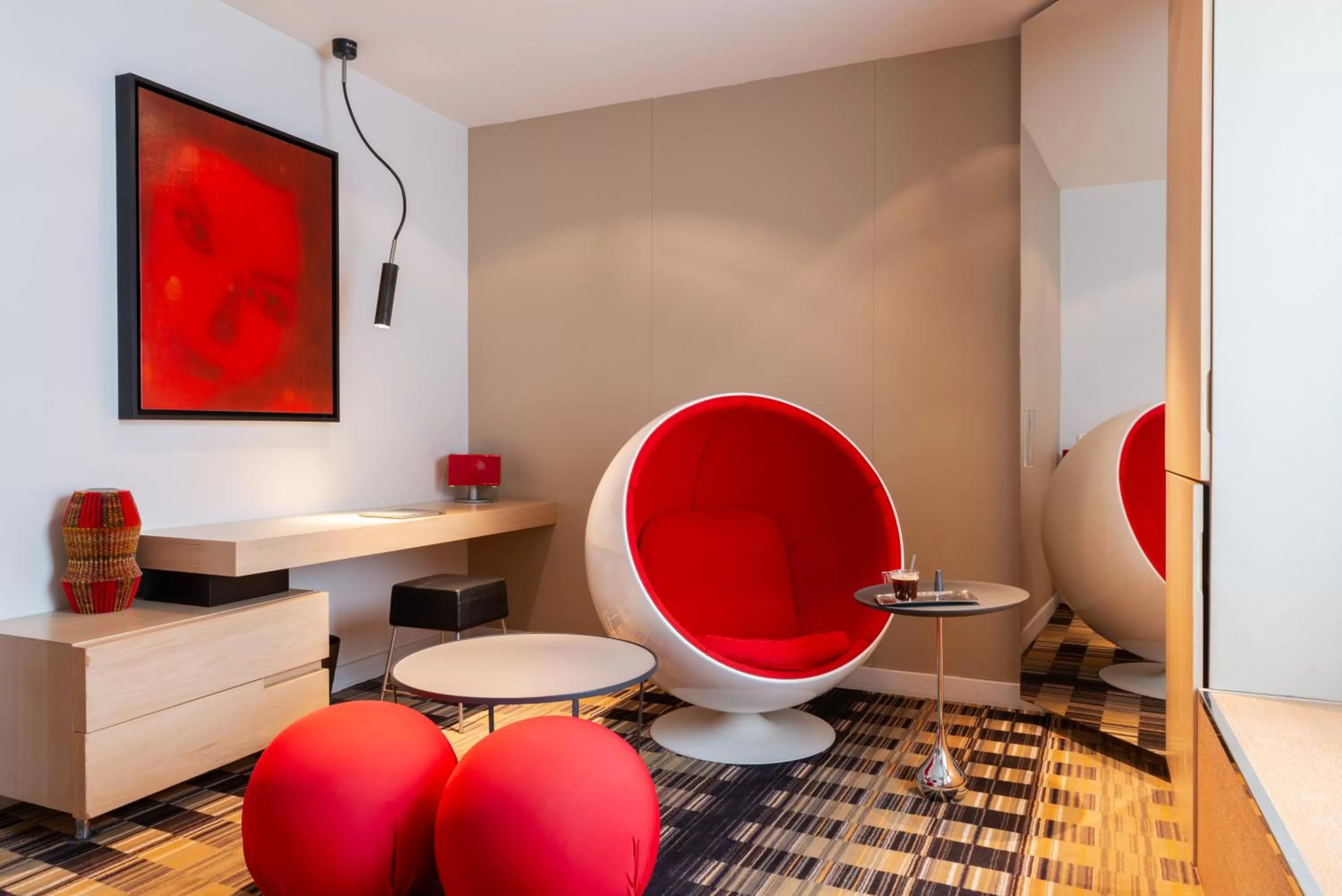 Coffee/tea facilities in Golden Tulip Opera de Noailles