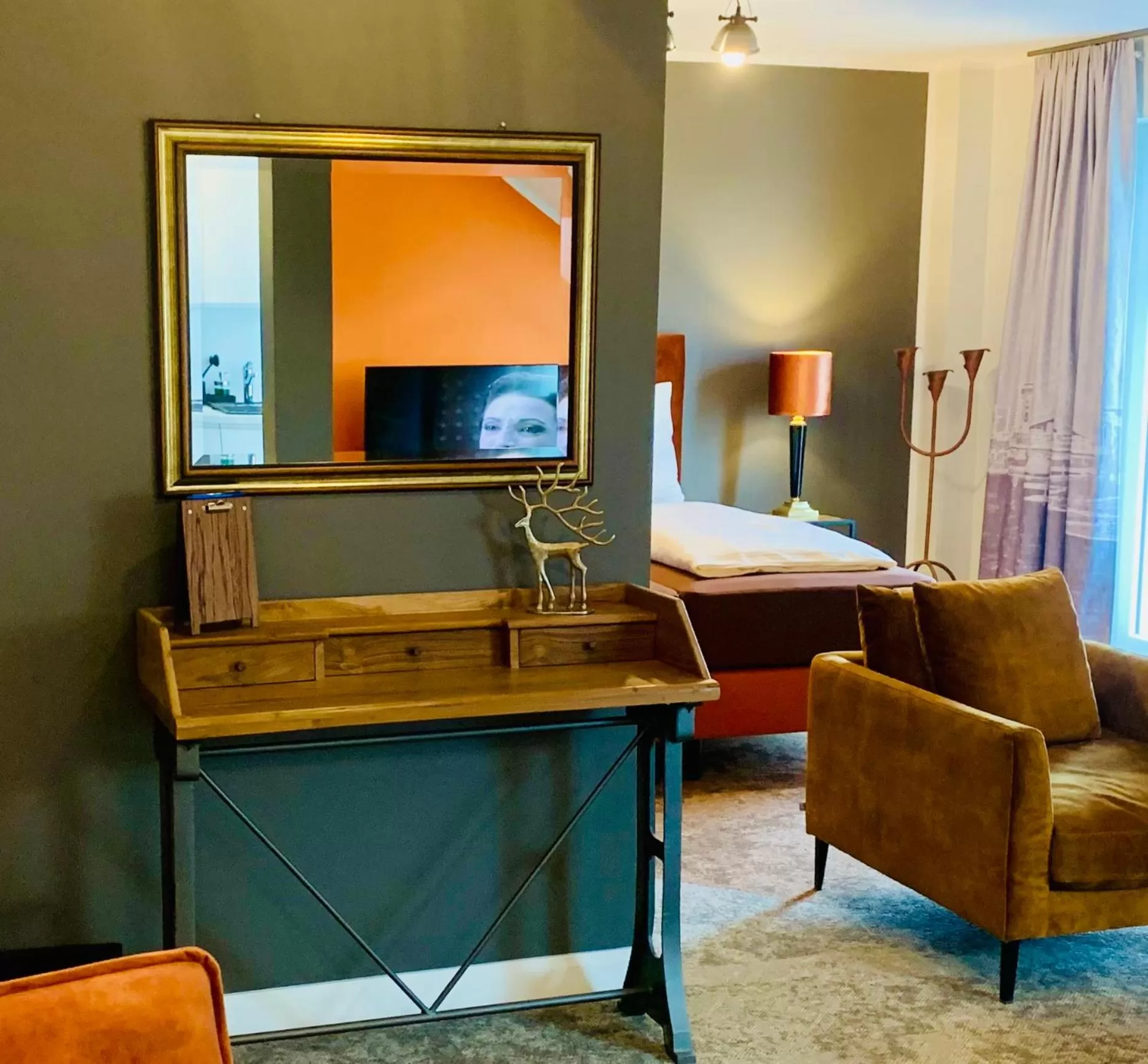 TV/Entertainment Center in BESOTEL Mettmann