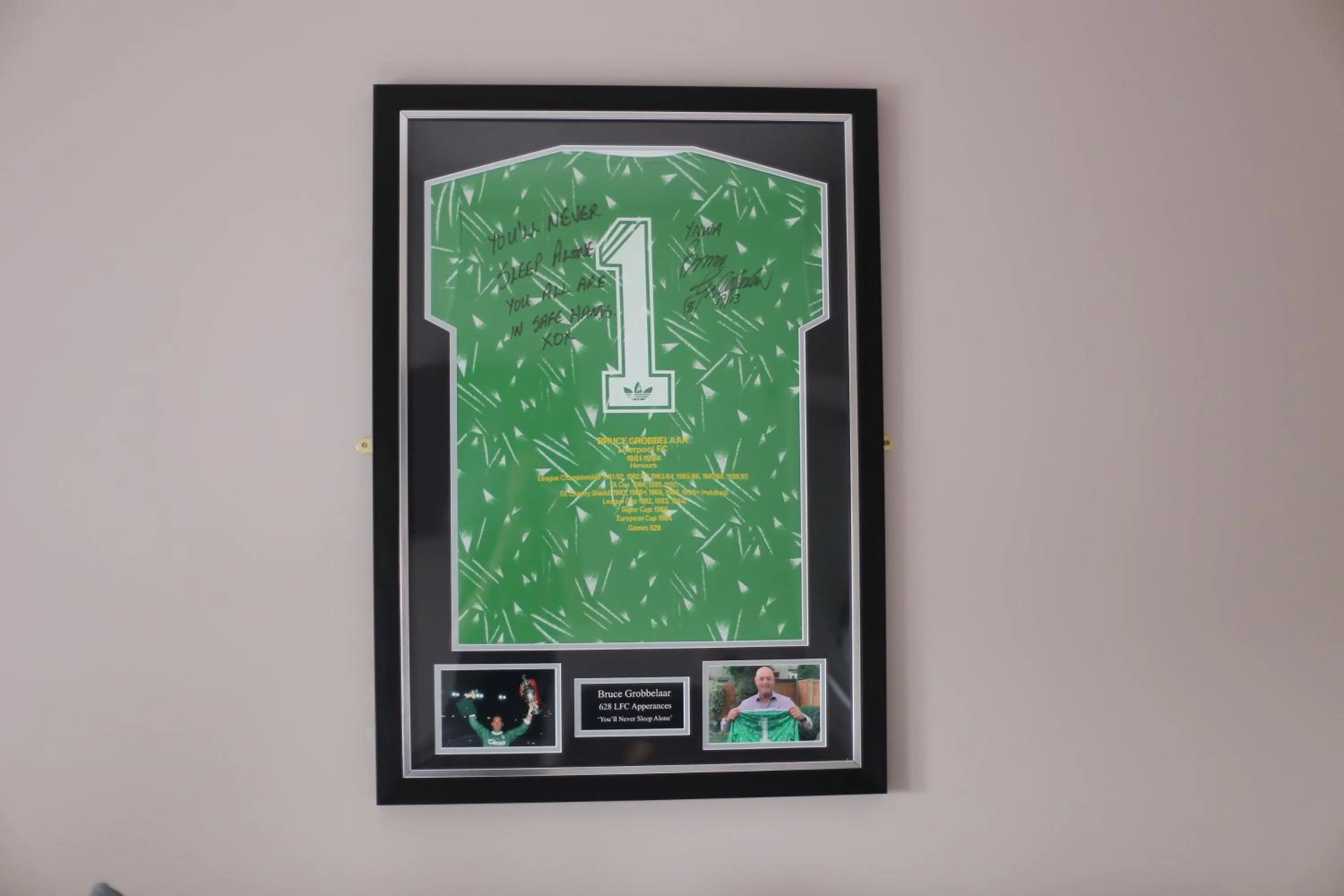 Logo/Certificate/Sign in Hotel Tia