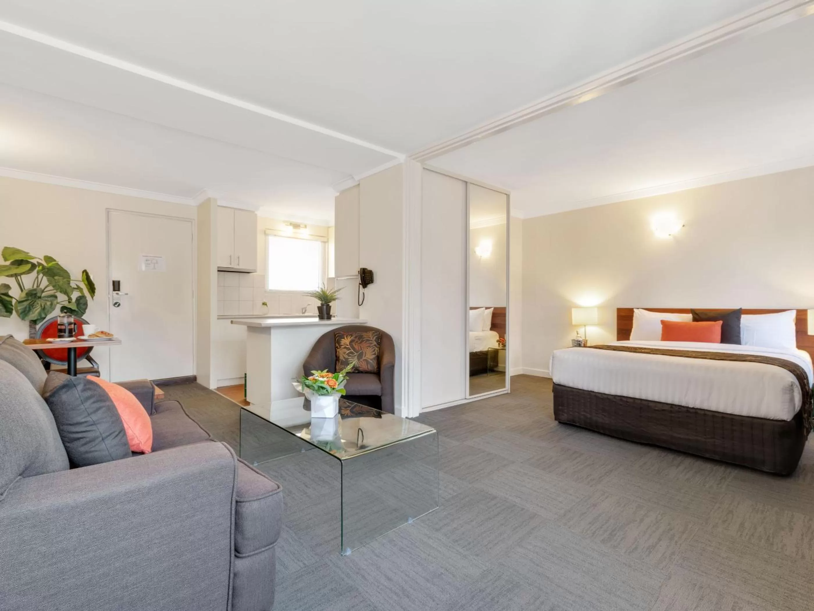 Photo of the whole room, Bed in The Peninsula Riverside Serviced Apartments