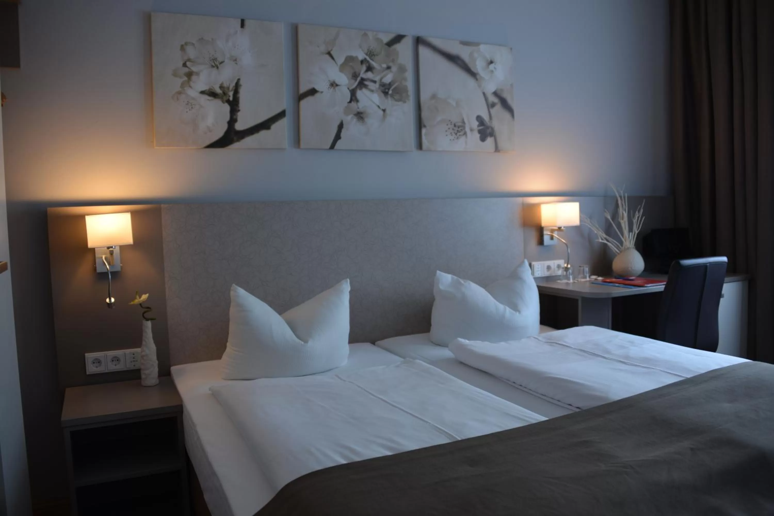 Photo of the whole room, Bed in Arthotel Munich