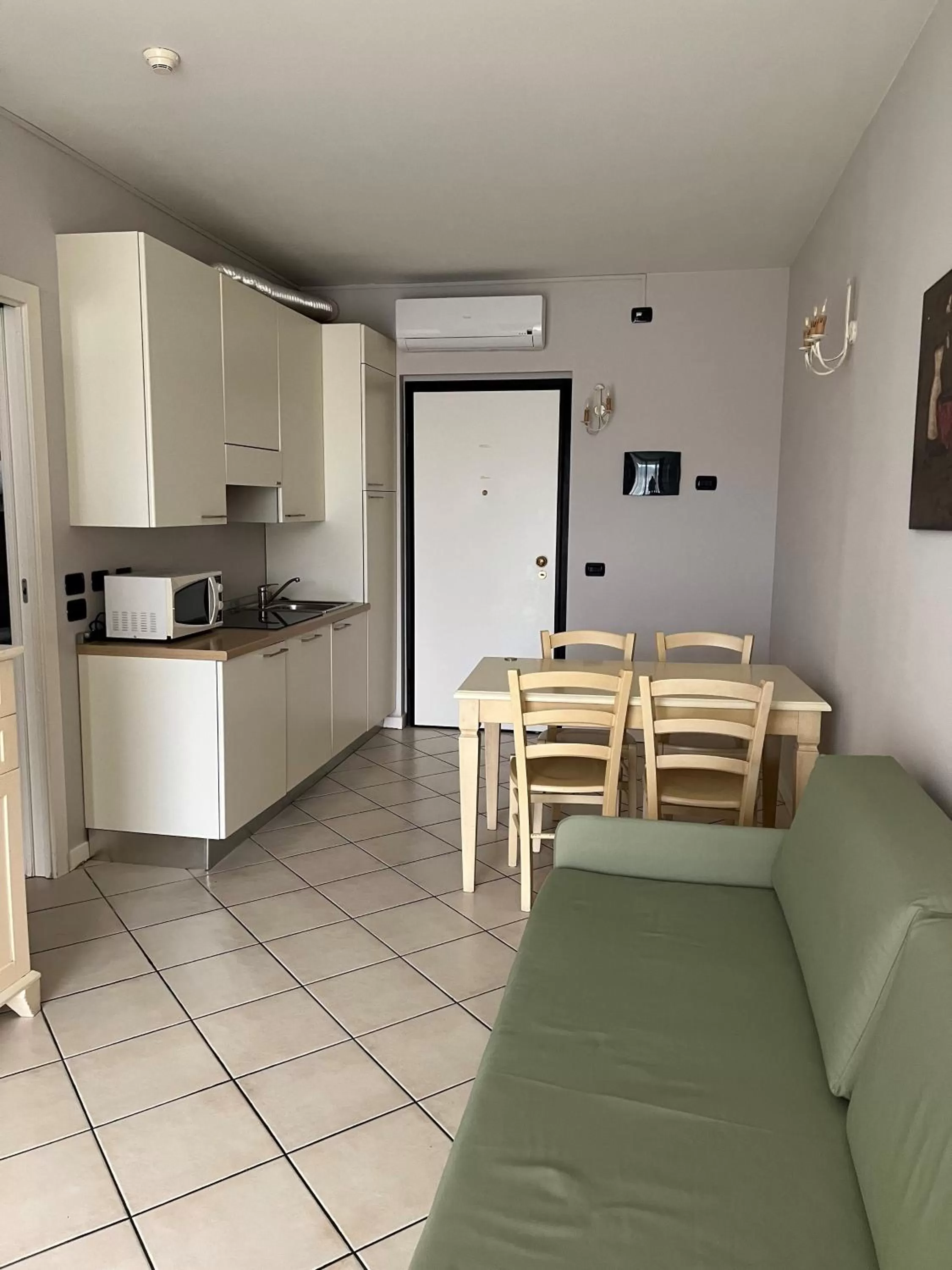 Kitchen or kitchenette in Le Terrazze sul Lago Hotel & Residence