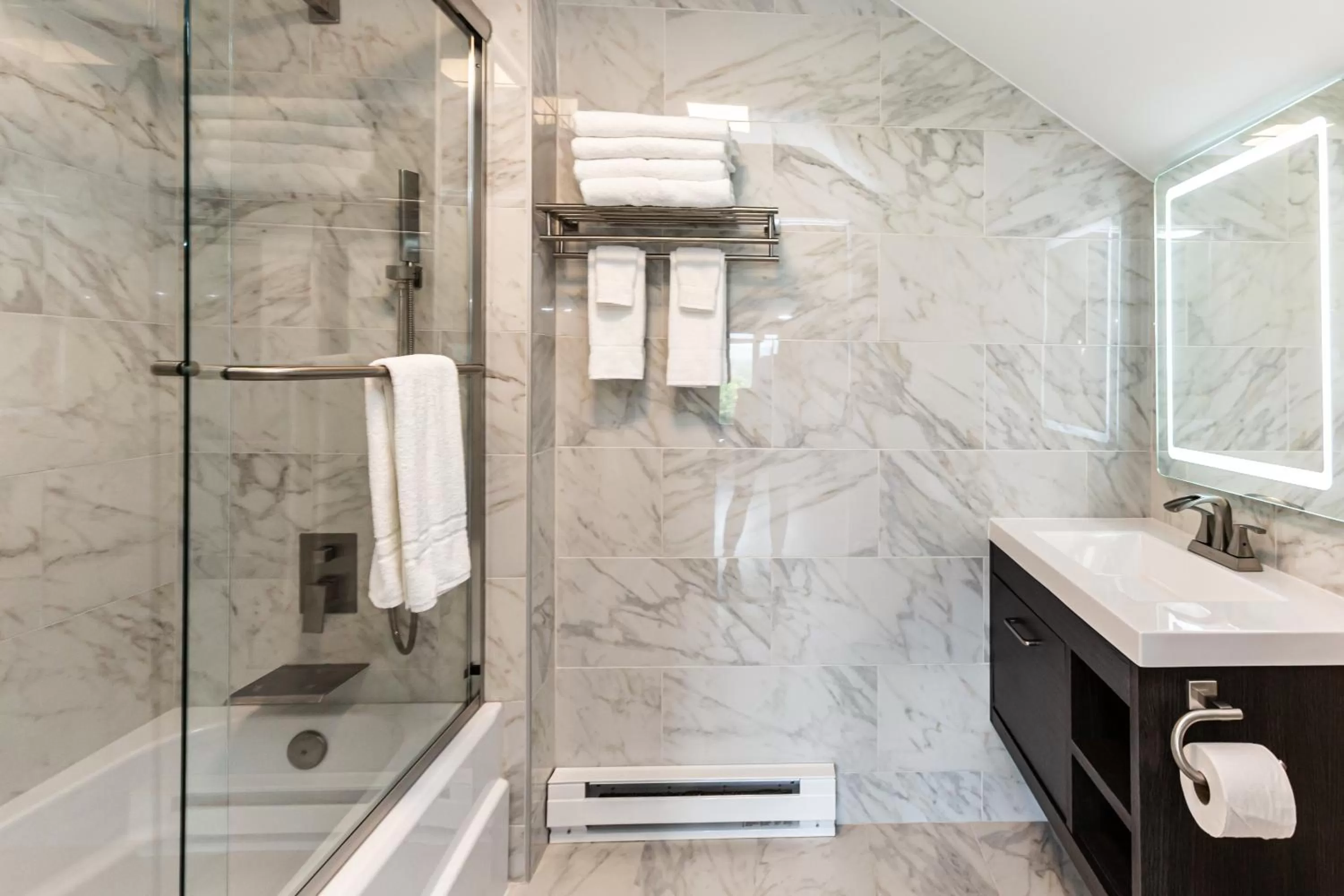 Bathroom in SKYLARANNA Resort & SPA