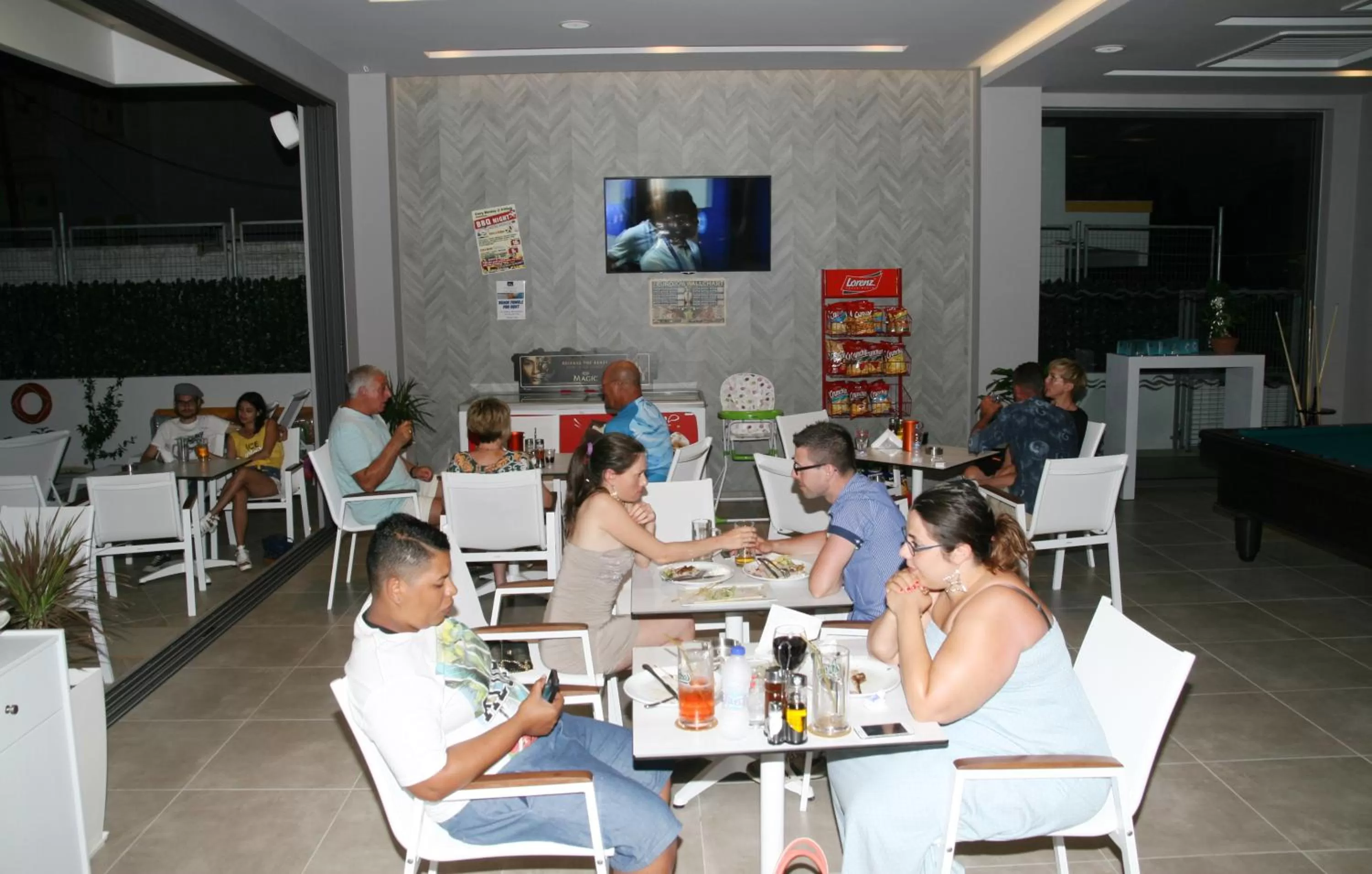 Restaurant/places to eat in Agrelli Hotel & Suites