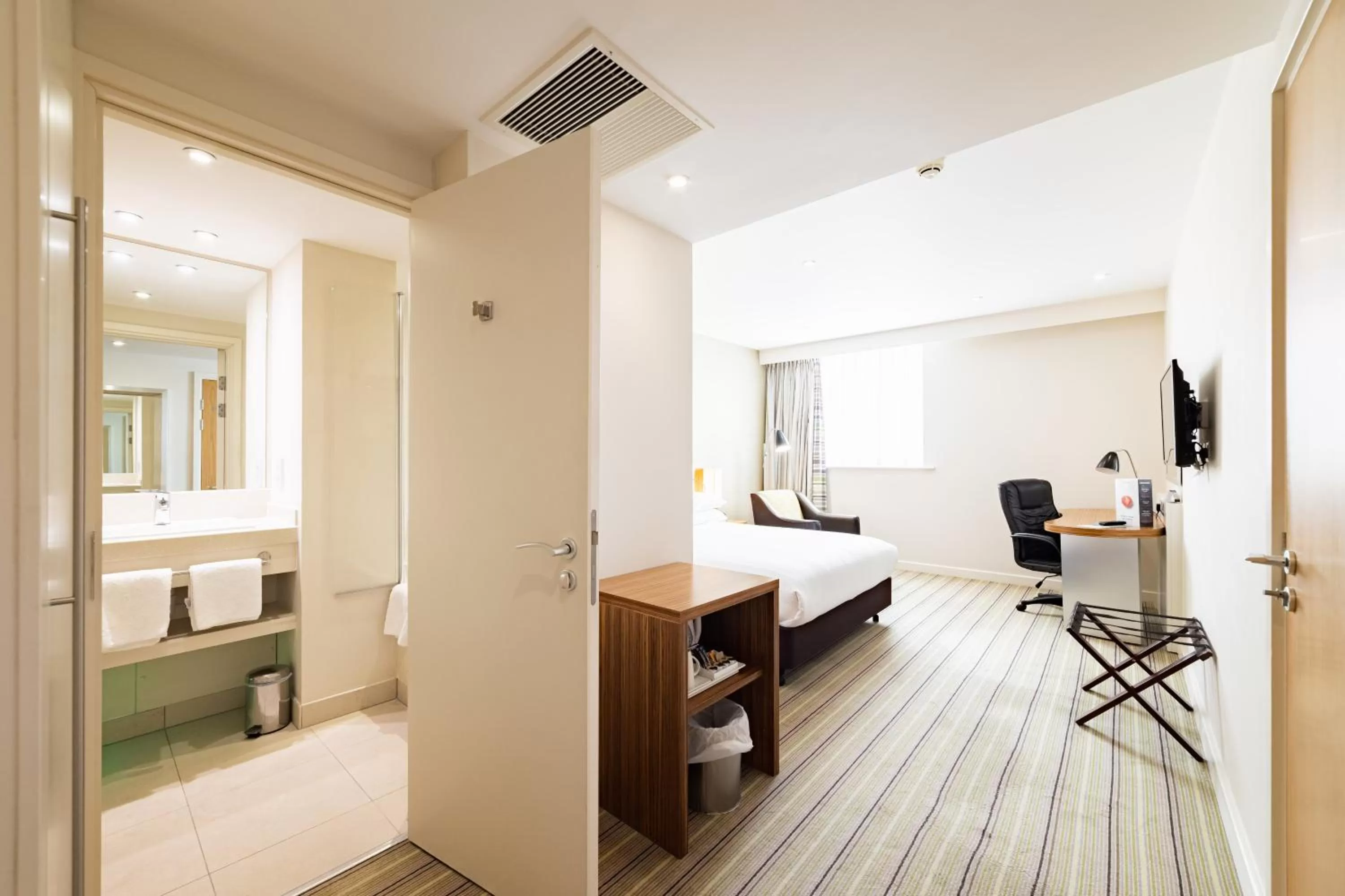 Photo of the whole room in Holiday Inn Winchester, an IHG Hotel