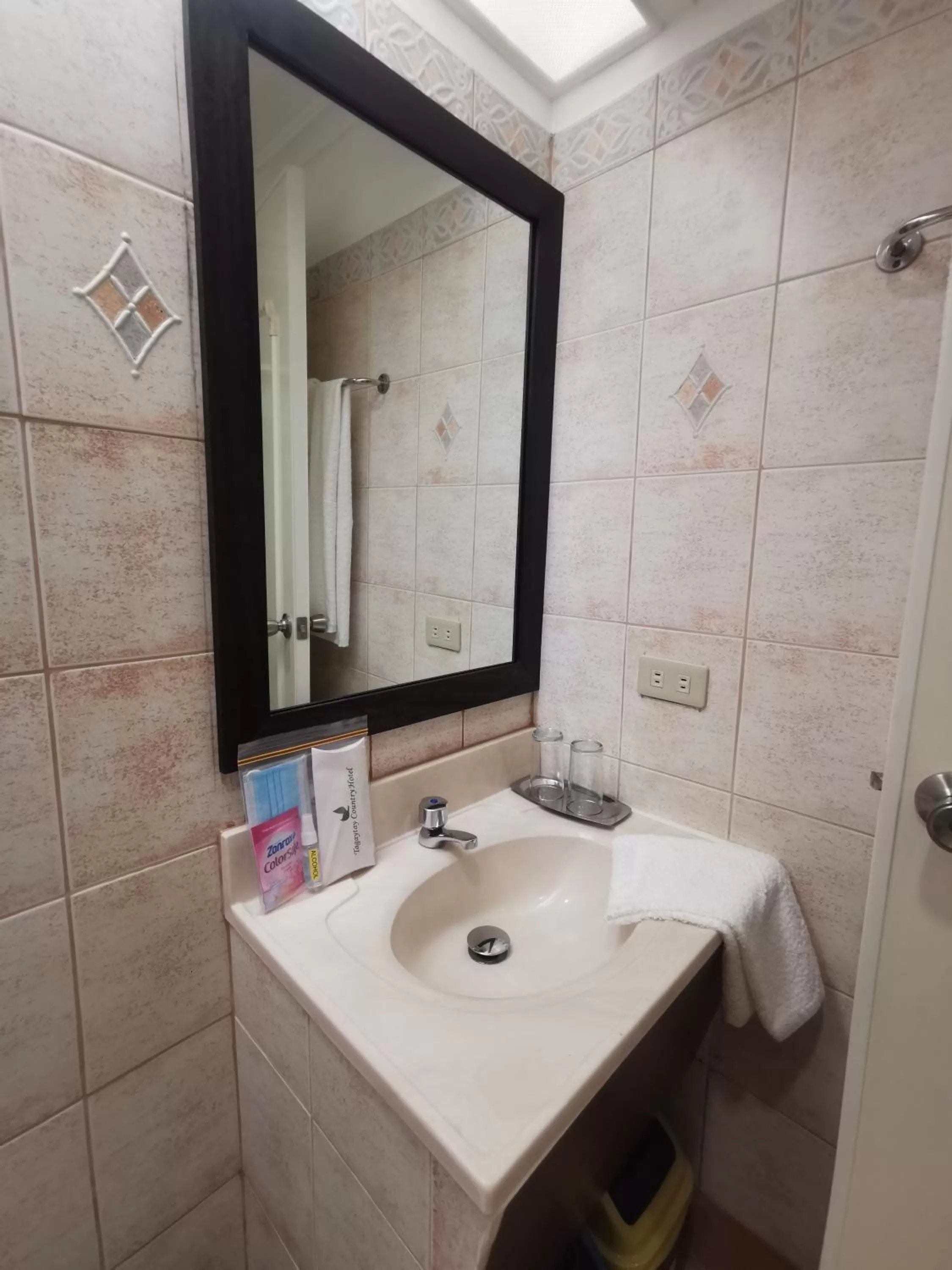 Bathroom in Tagaytay Country Hotel