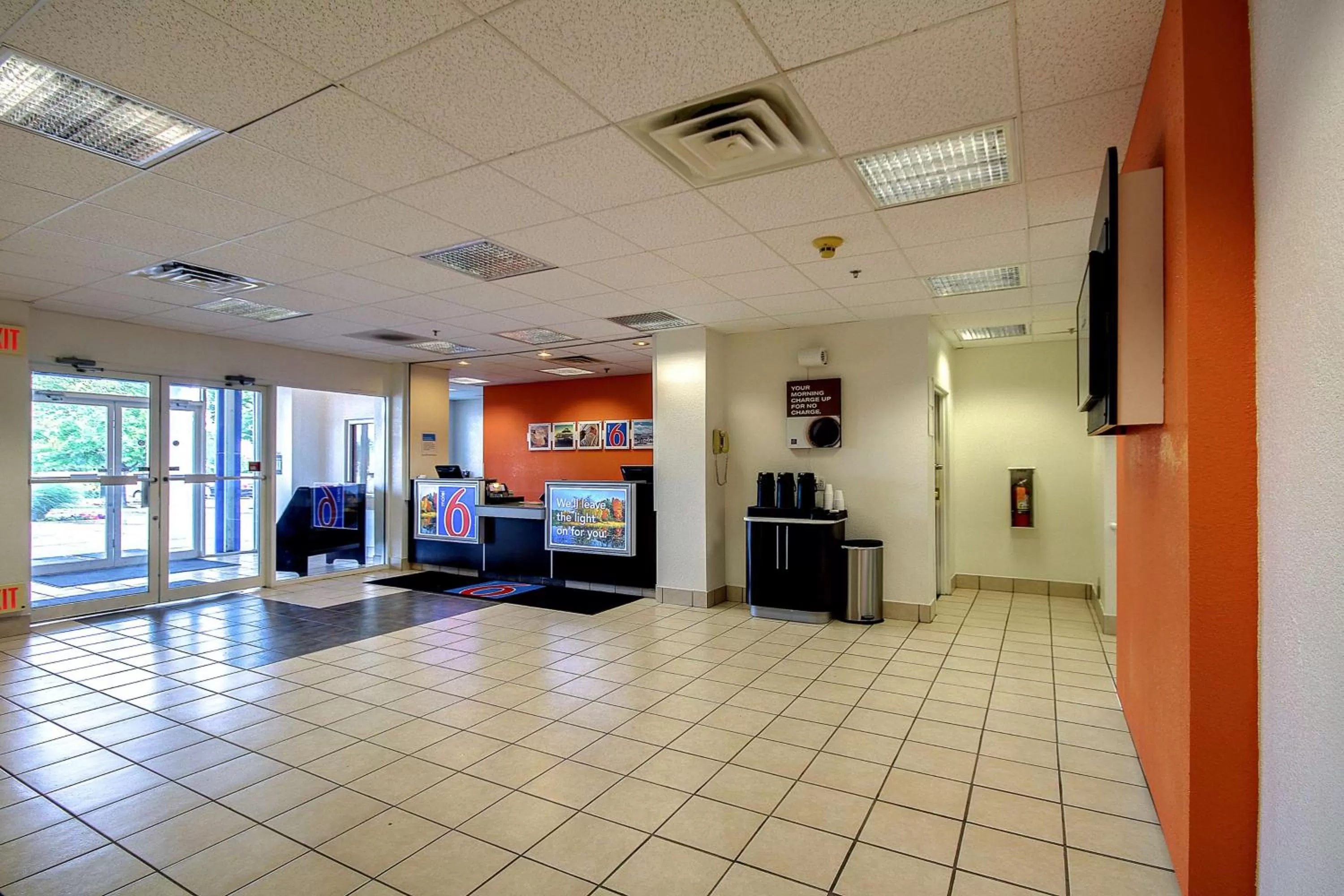 Communal lounge/ TV room in Motel 6 King Of Prussia PA