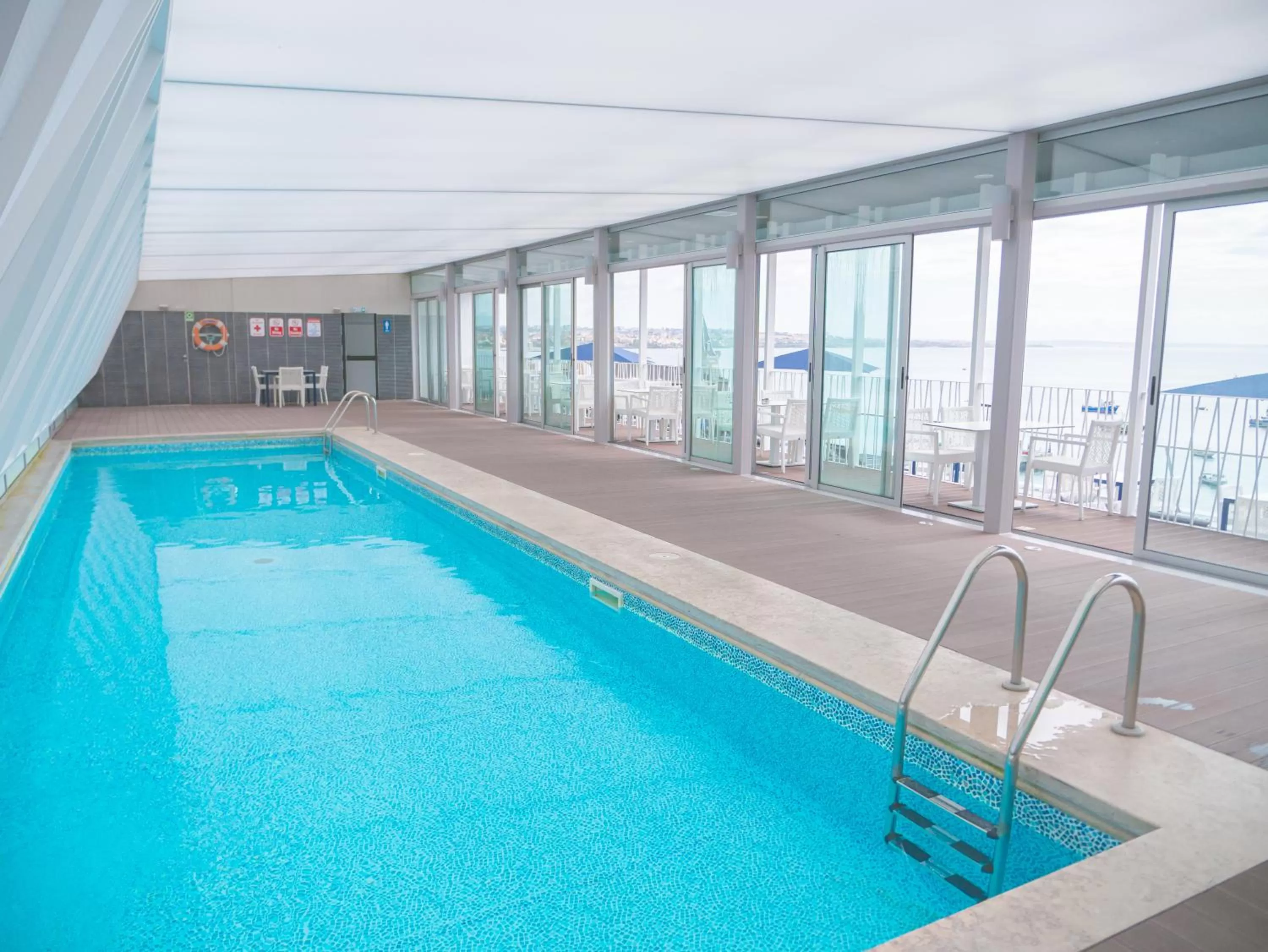 Swimming pool in Hotel Baia