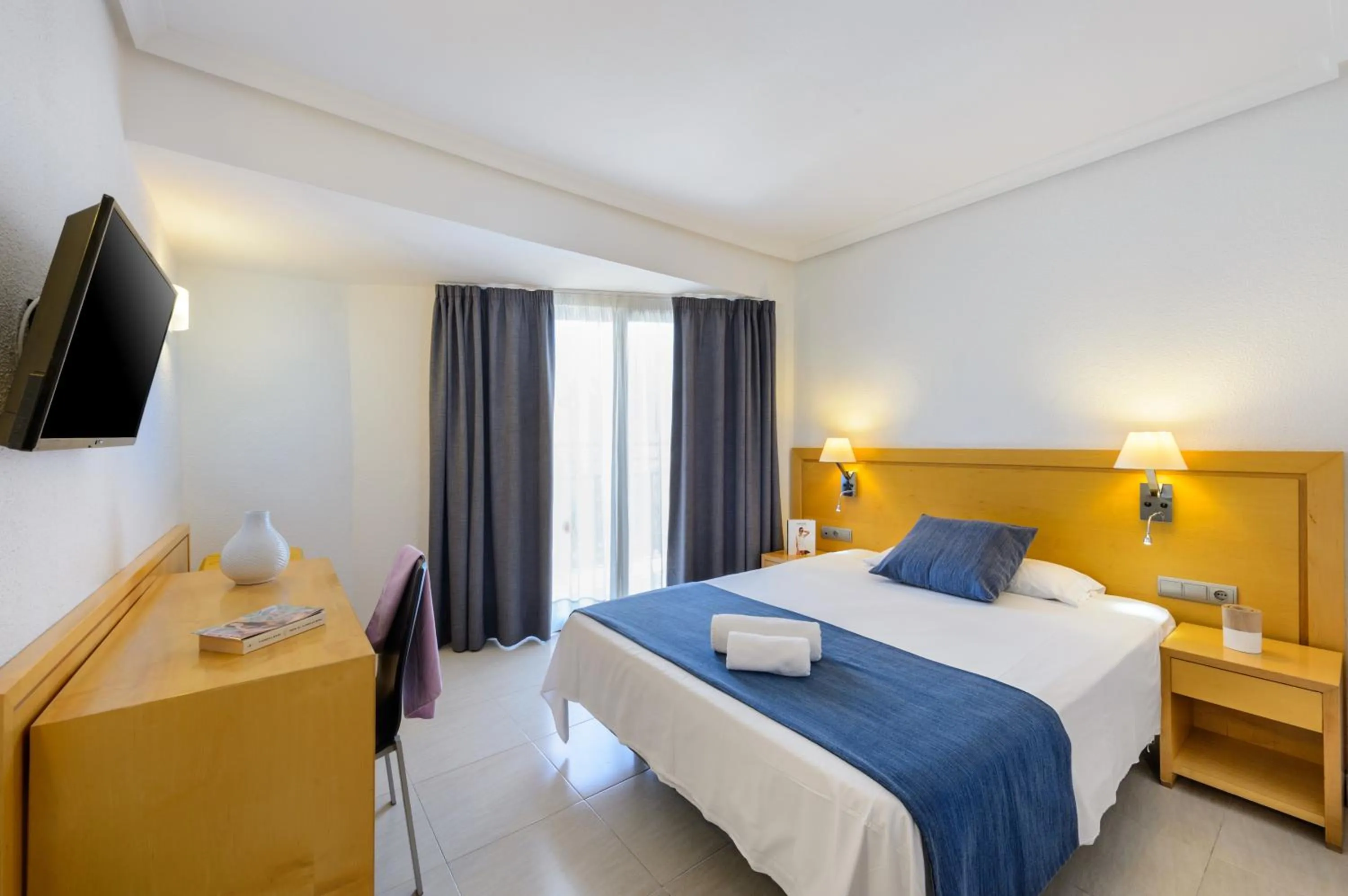 Photo of the whole room, Bed in Hotel Vibra San Remo