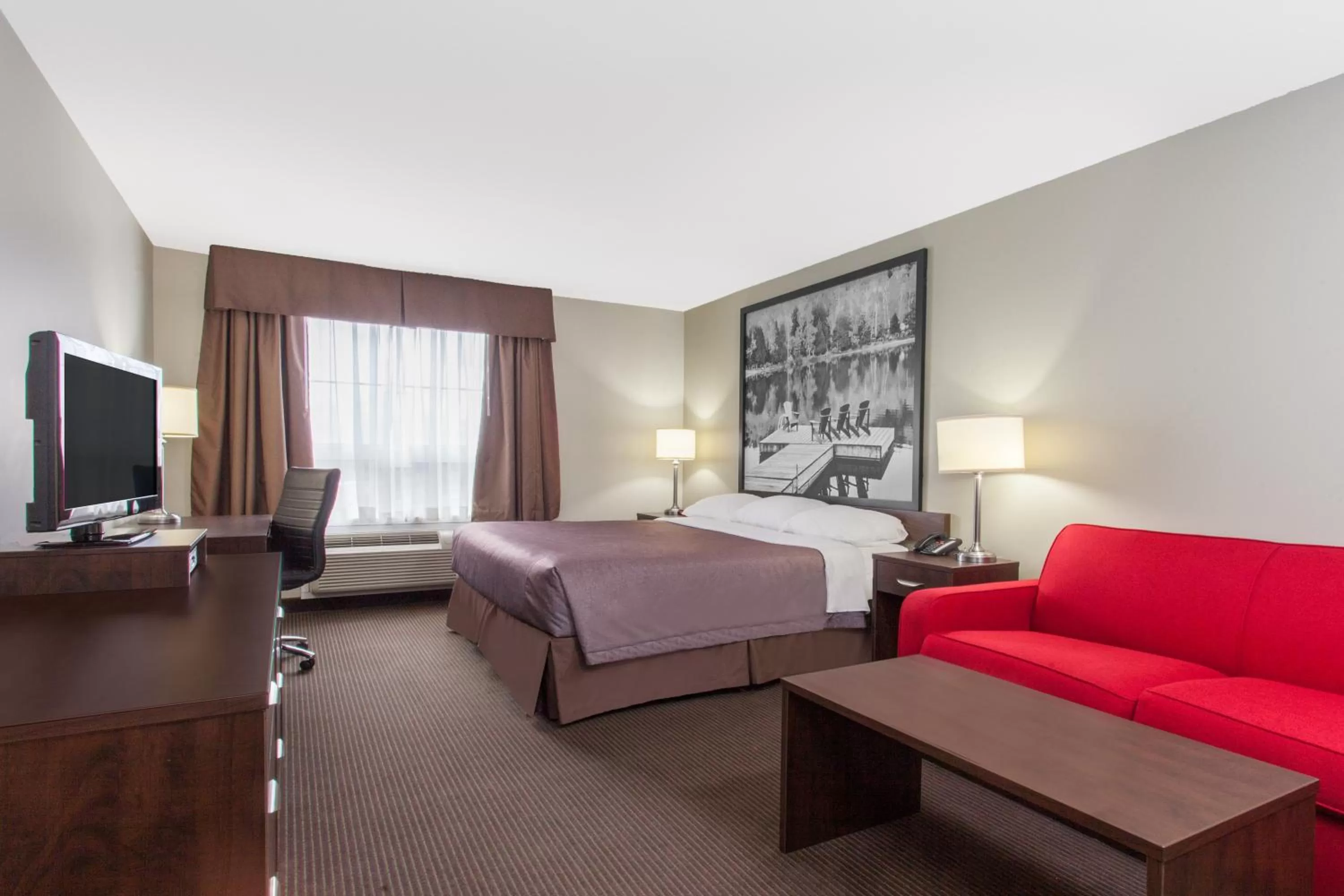 Photo of the whole room, Bed in Super 8 by Wyndham Red Lake ON