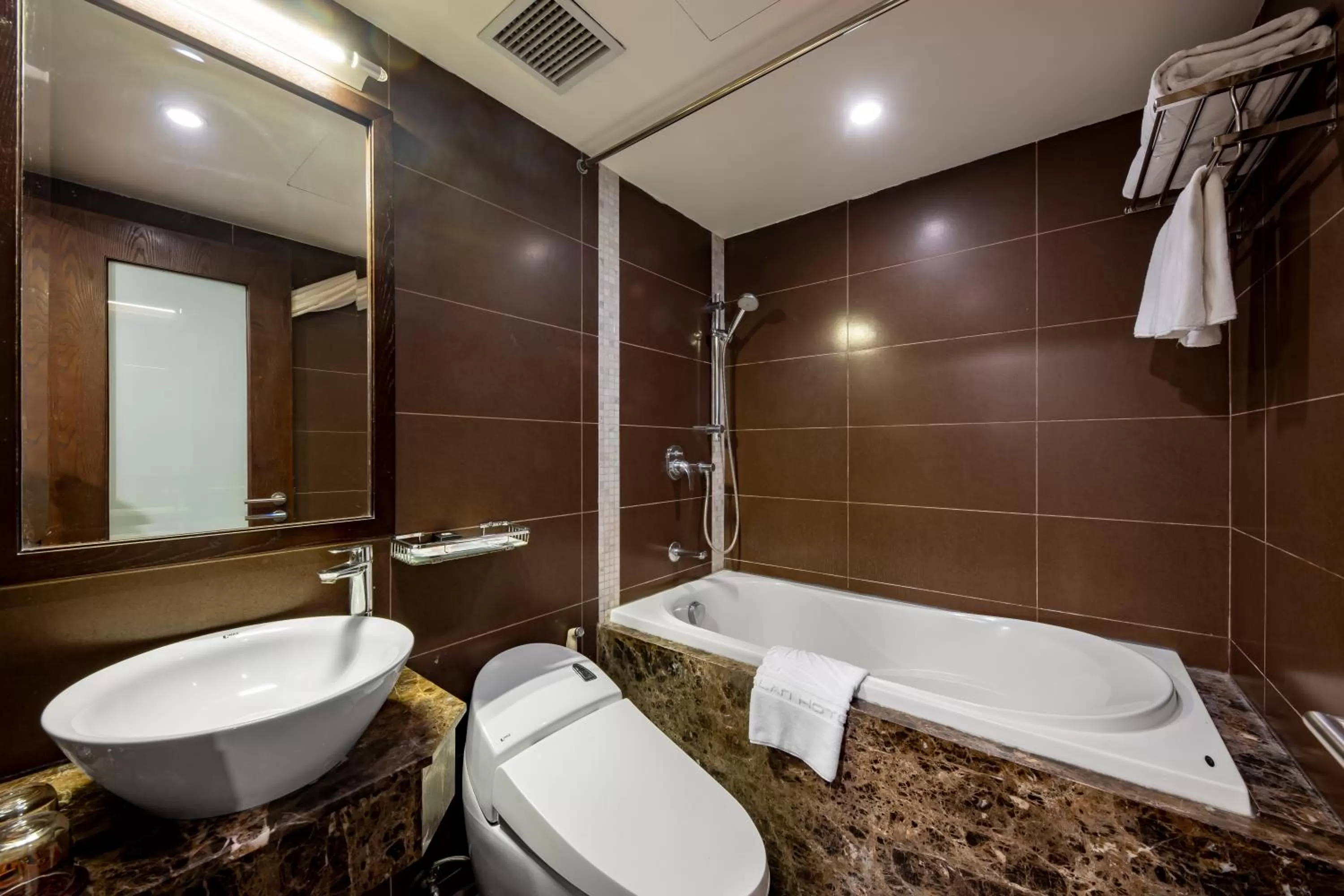 Shower in Beryl Charm Hotel and Spa