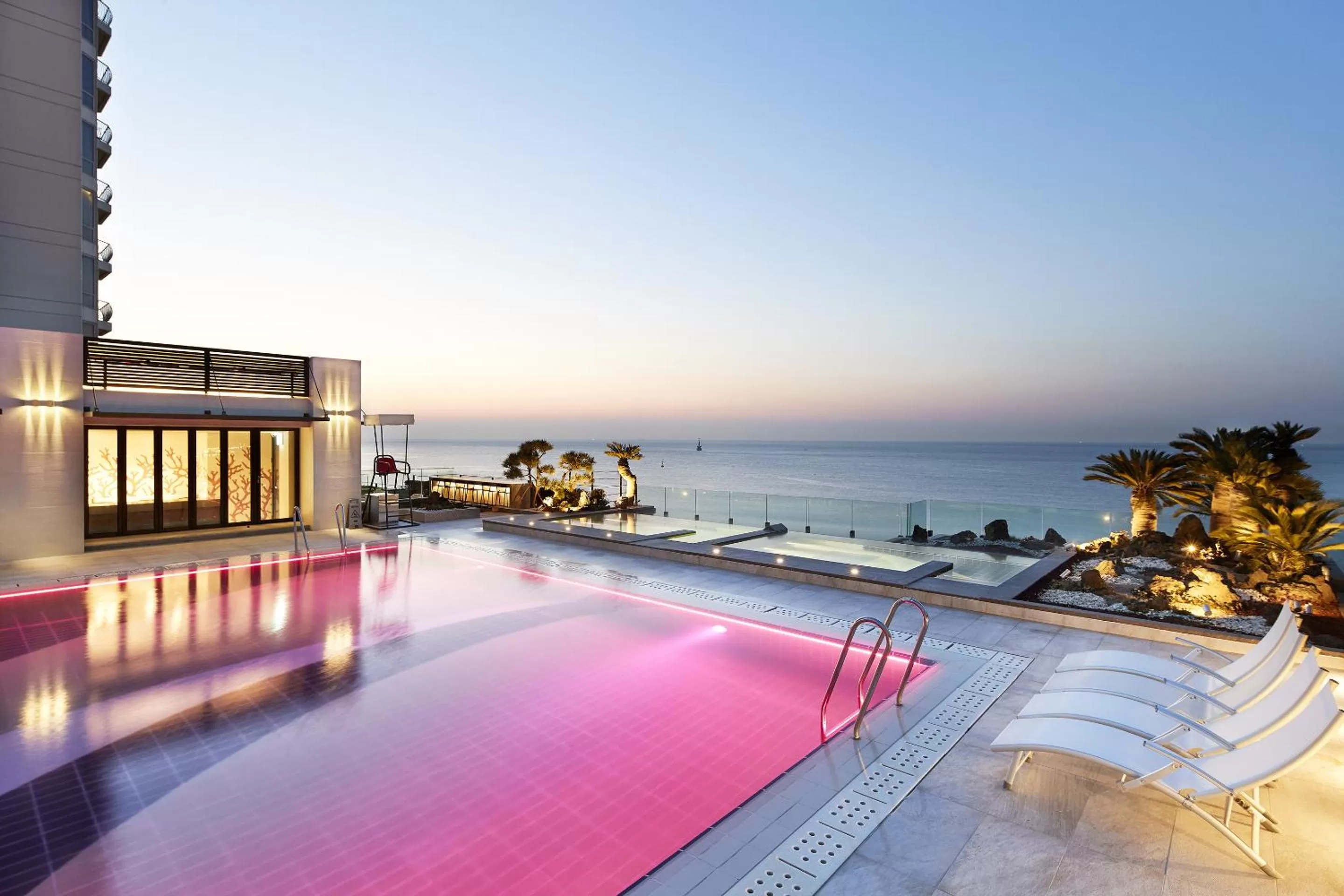 Swimming pool in Paradise Hotel Busan