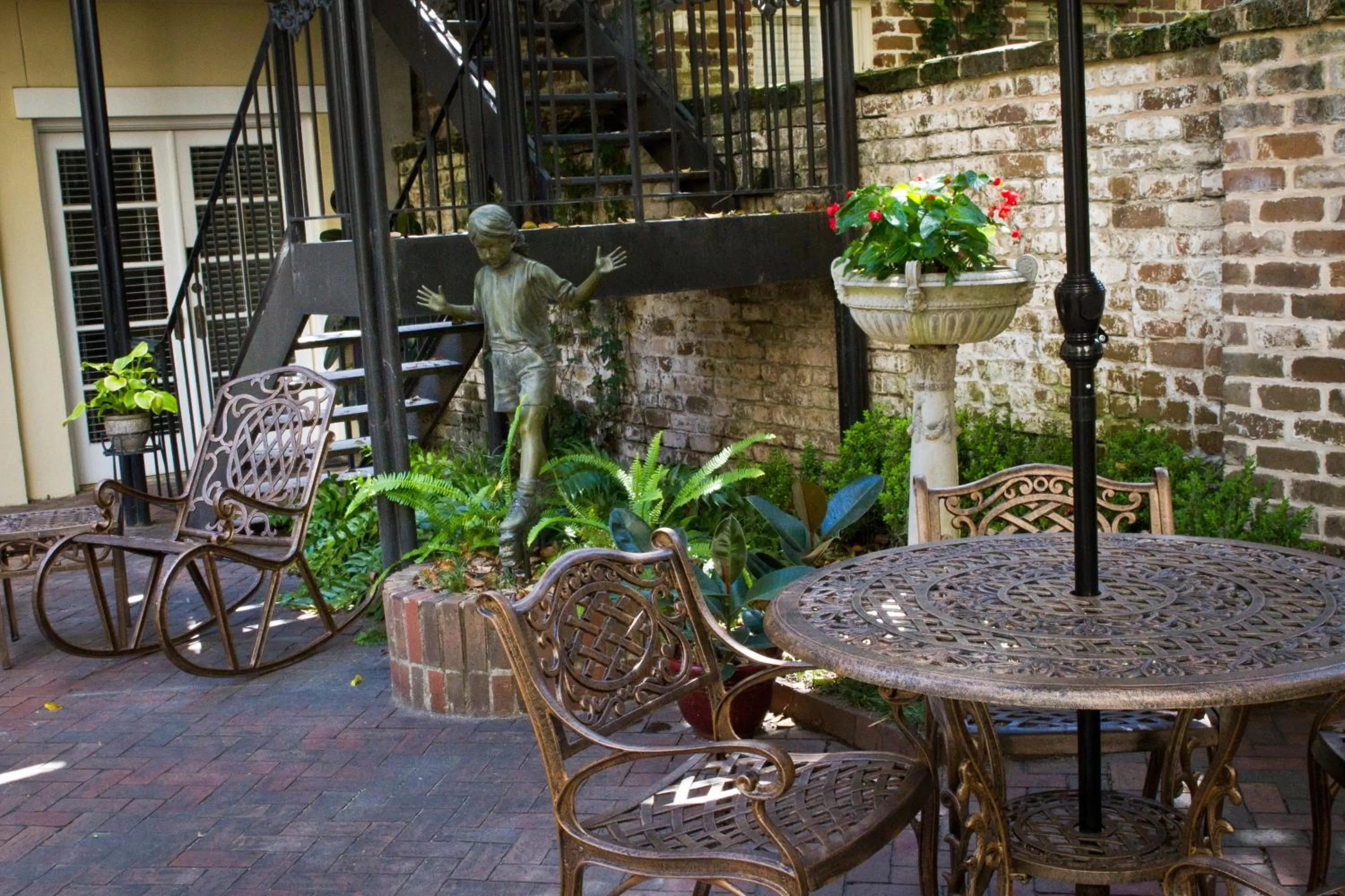 Garden in Eliza Thompson House, Historic Inns of Savannah Collection