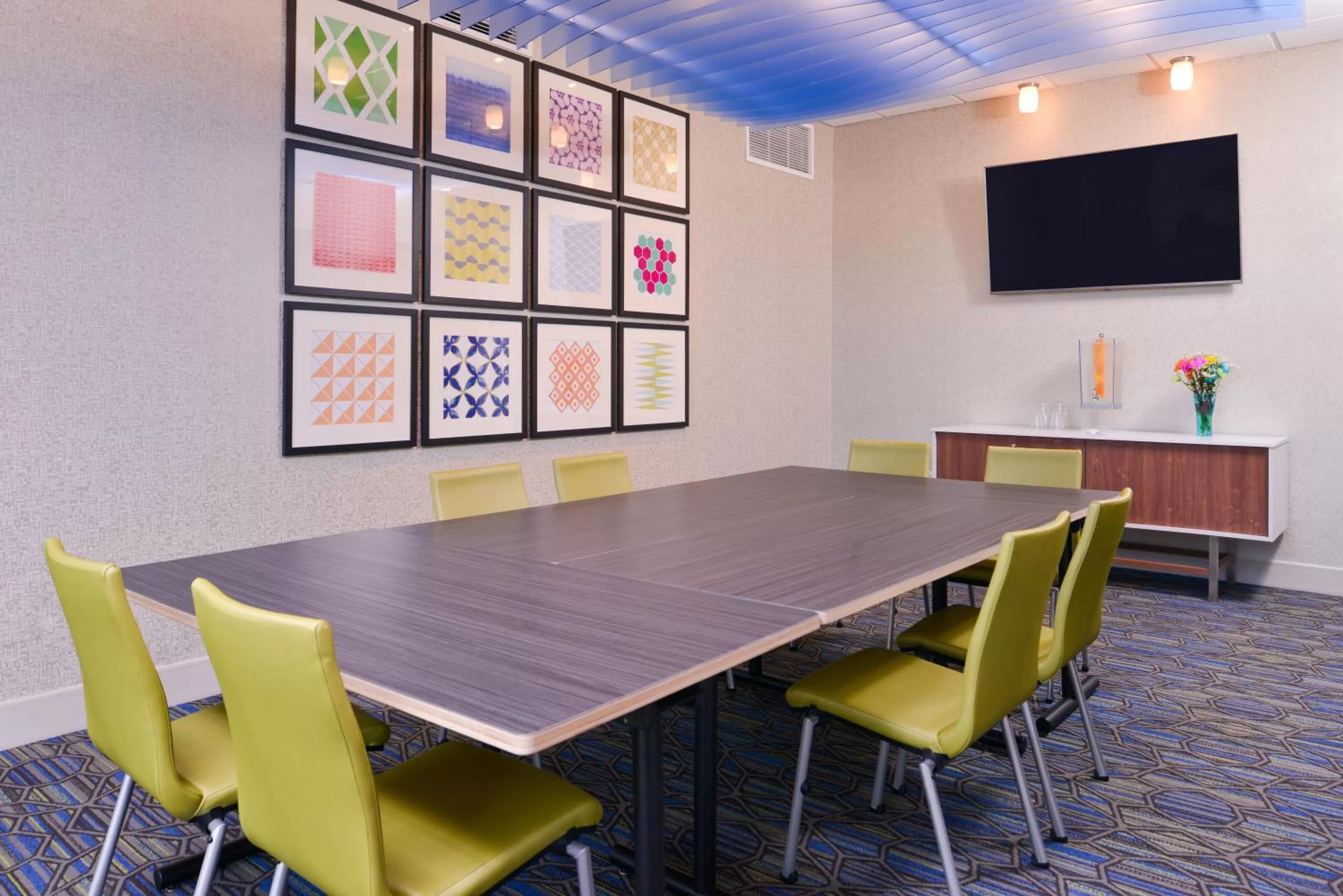 Meeting/conference room in Holiday Inn Express & Suites - Olathe West by IHG